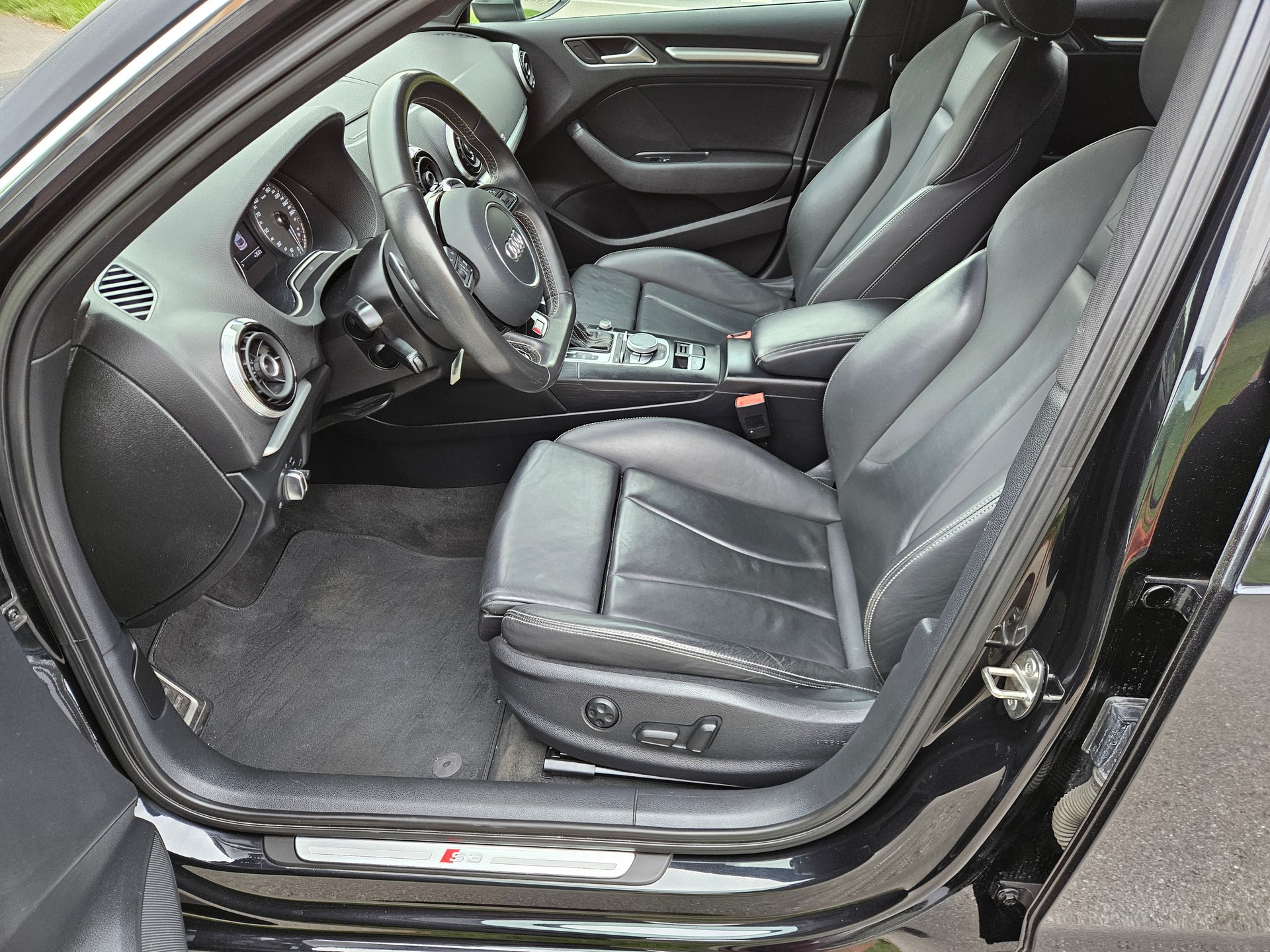 AUDI S3 Sportback 2.0 TFSI quattro-image-5