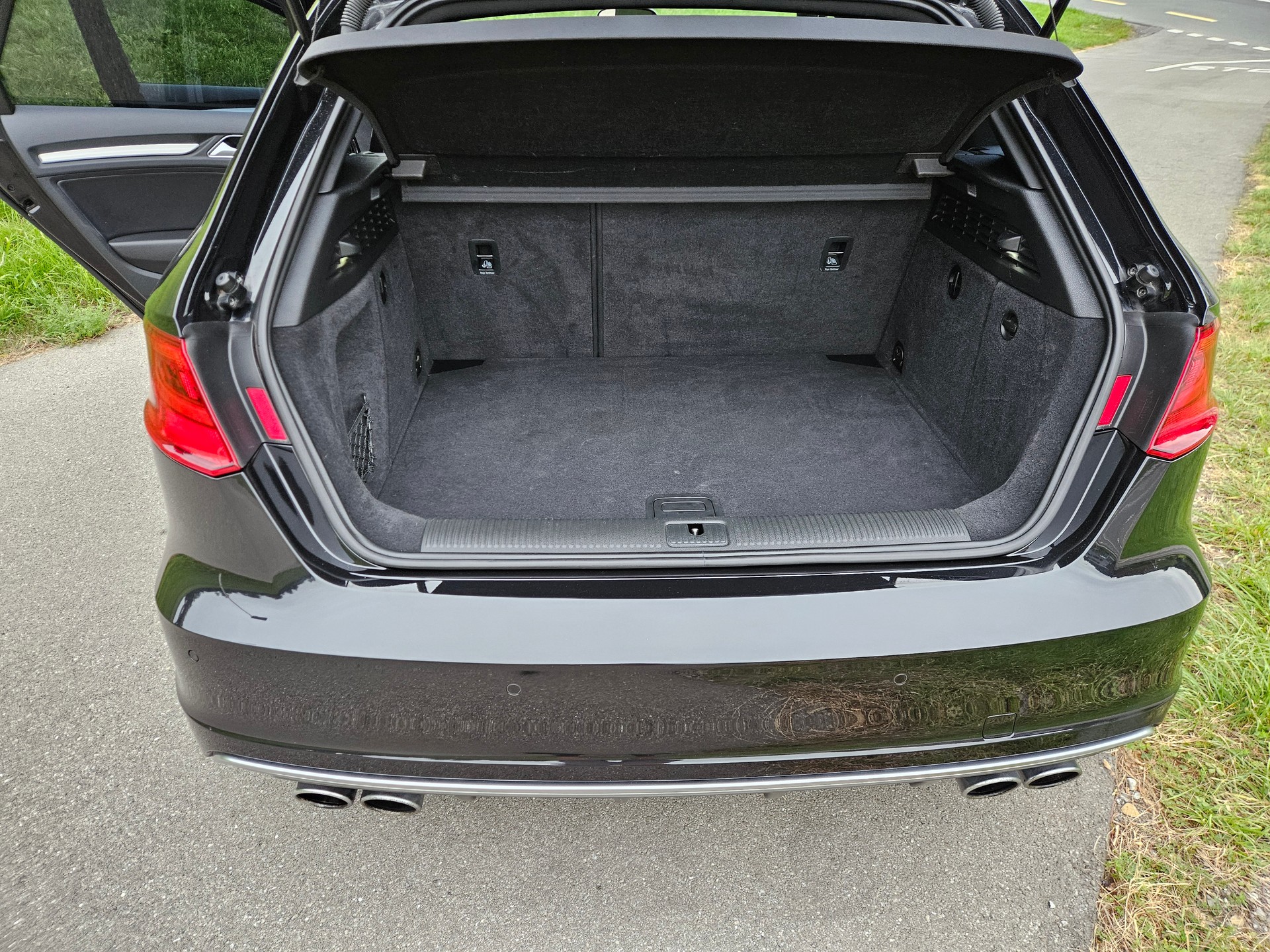 AUDI S3 Sportback 2.0 TFSI quattro-image-2