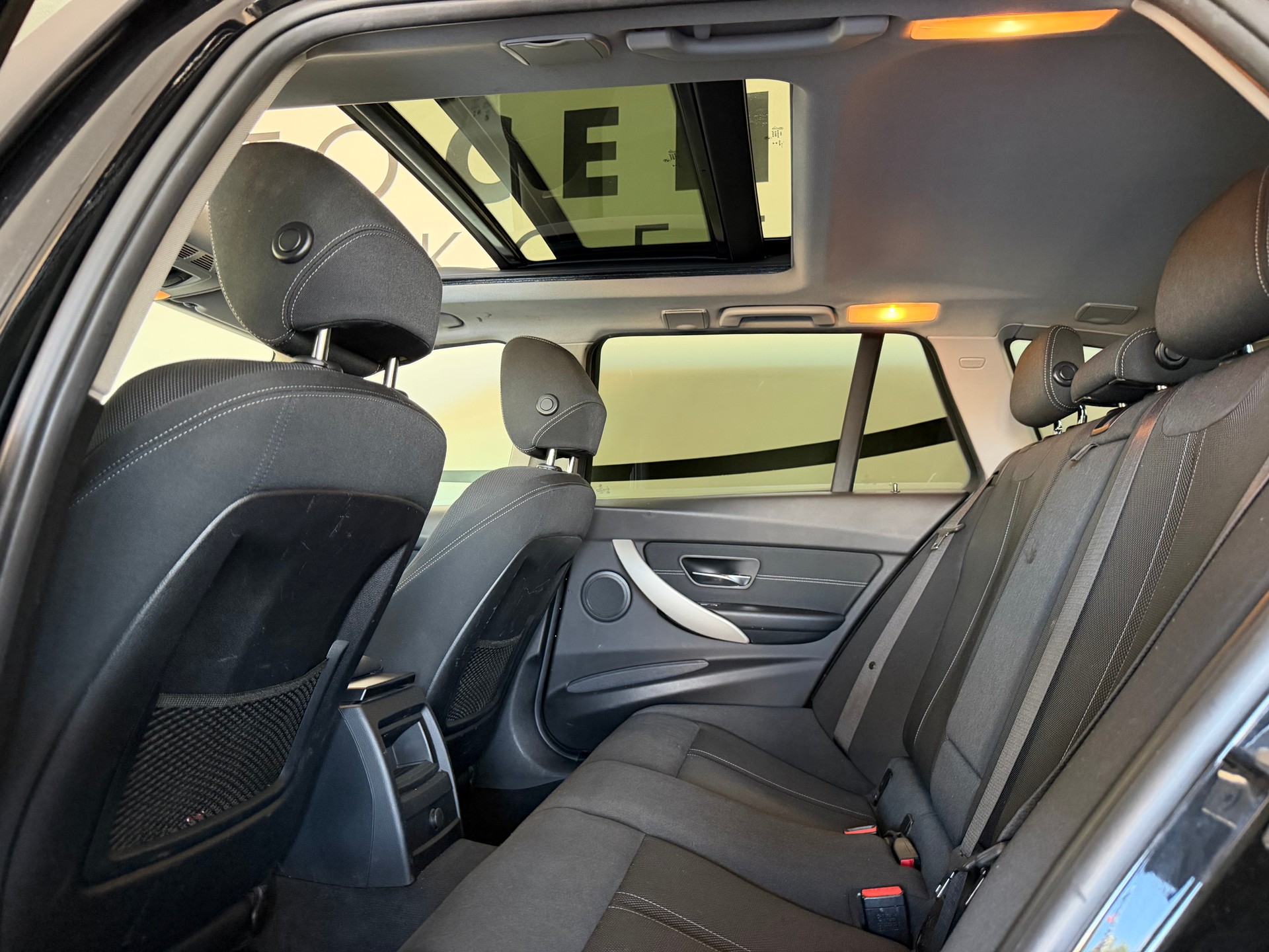 BMW 320d xDrive Touring Edition Sport Line Steptronic-image-11