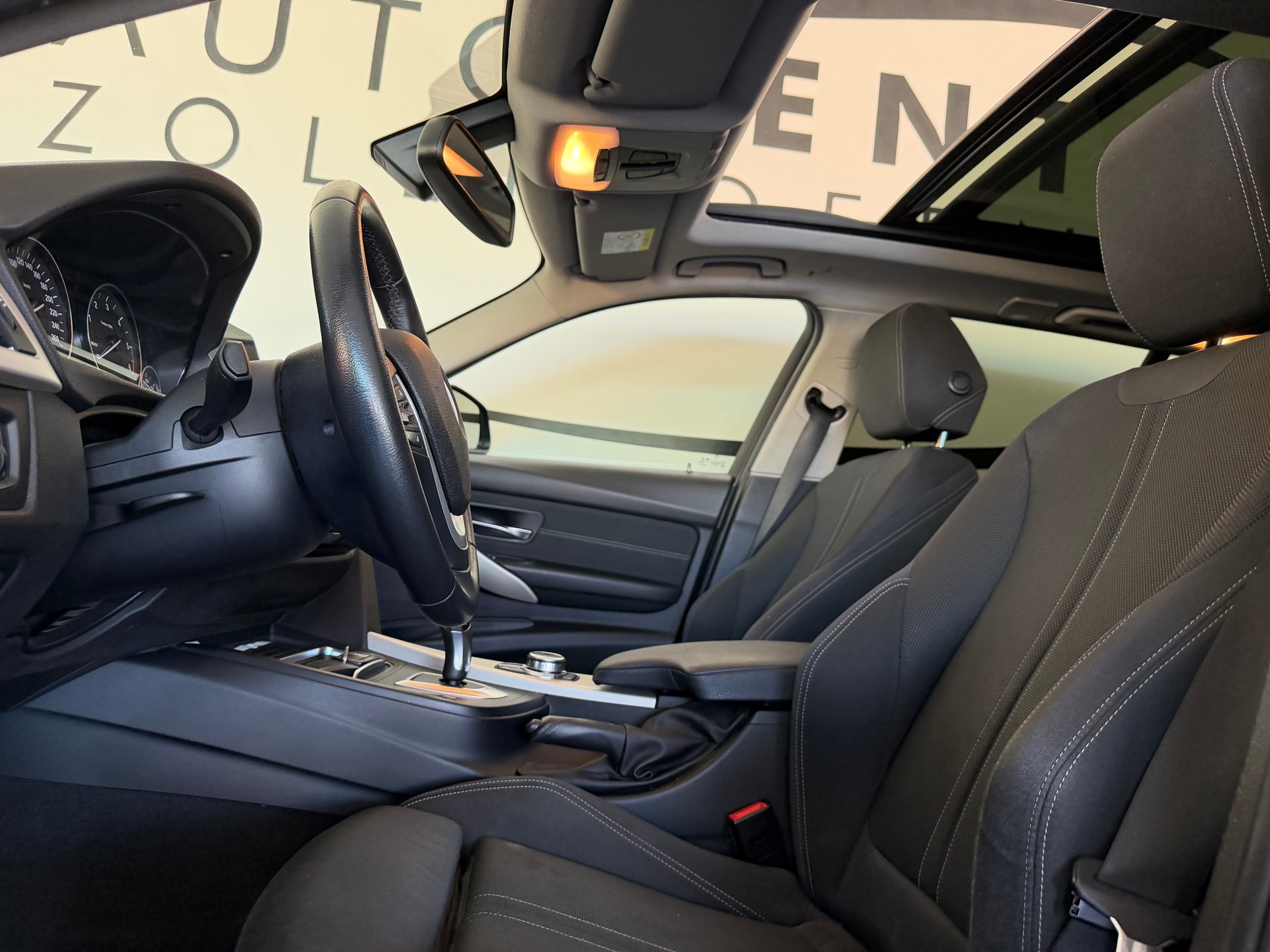 BMW 320d xDrive Touring Edition Sport Line Steptronic-image-8