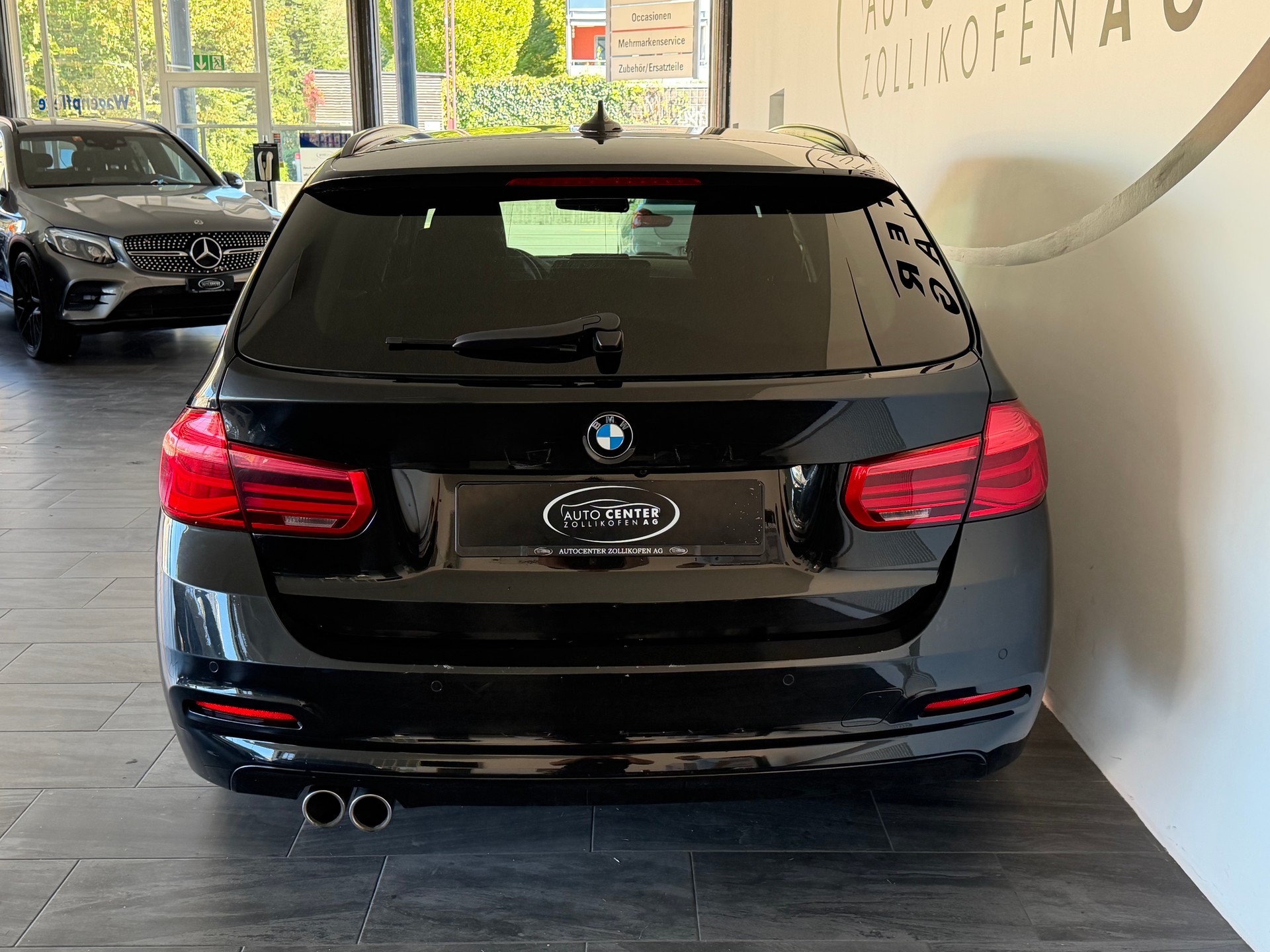 BMW 320d xDrive Touring Edition Sport Line Steptronic-image-5