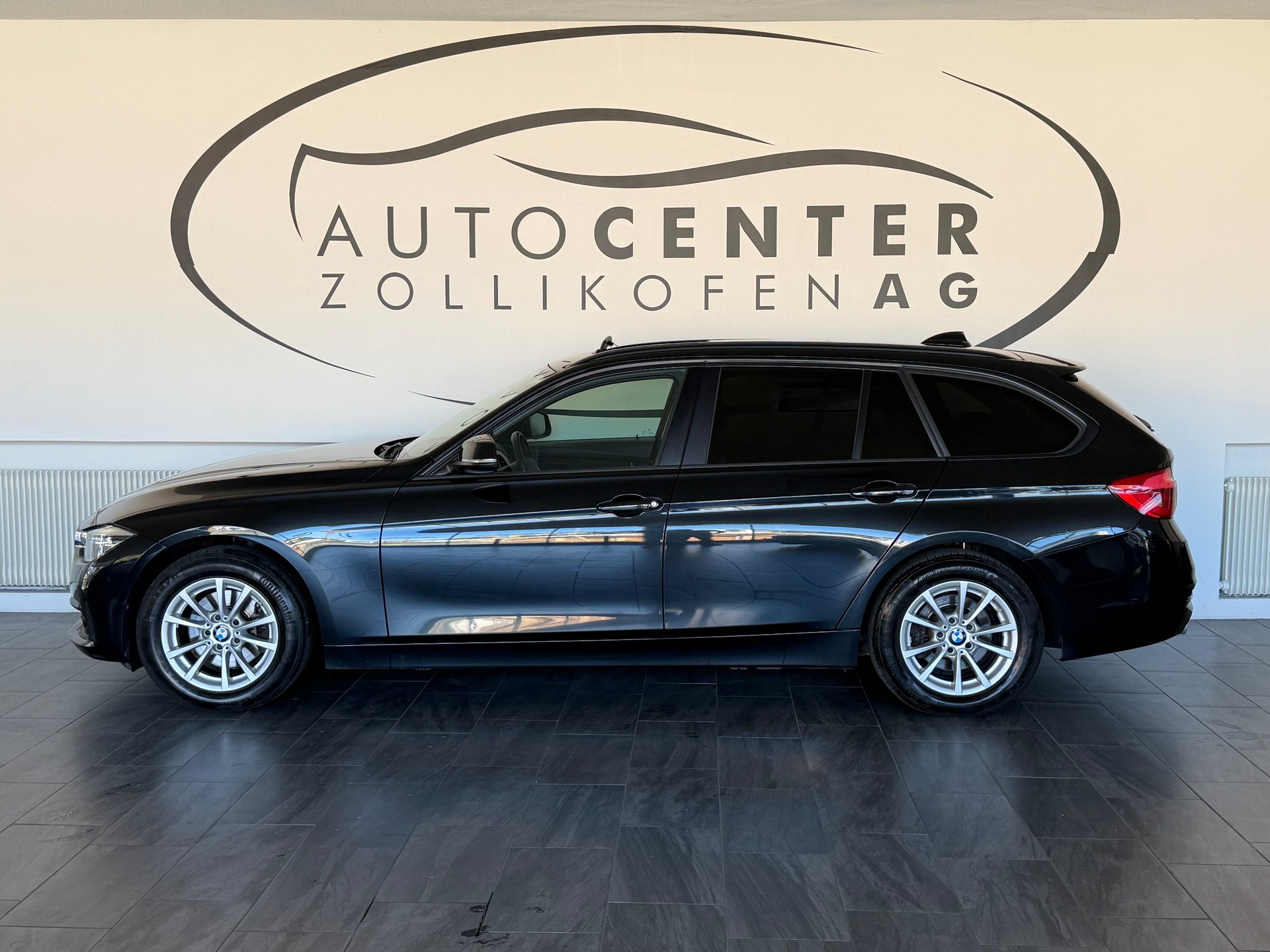 BMW 320d xDrive Touring Edition Sport Line Steptronic-image-3