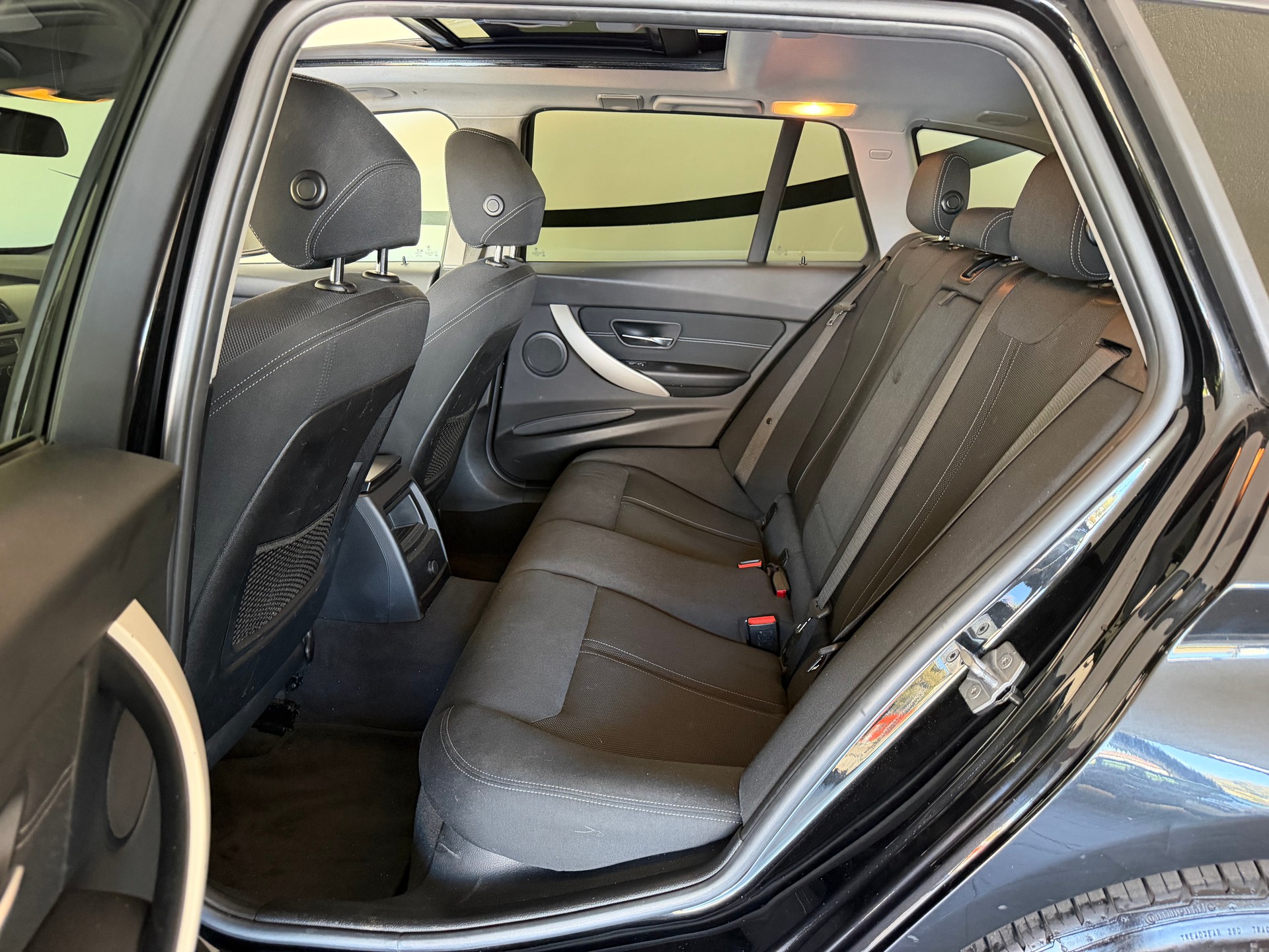 BMW 320d xDrive Touring Edition Sport Line Steptronic-image-9