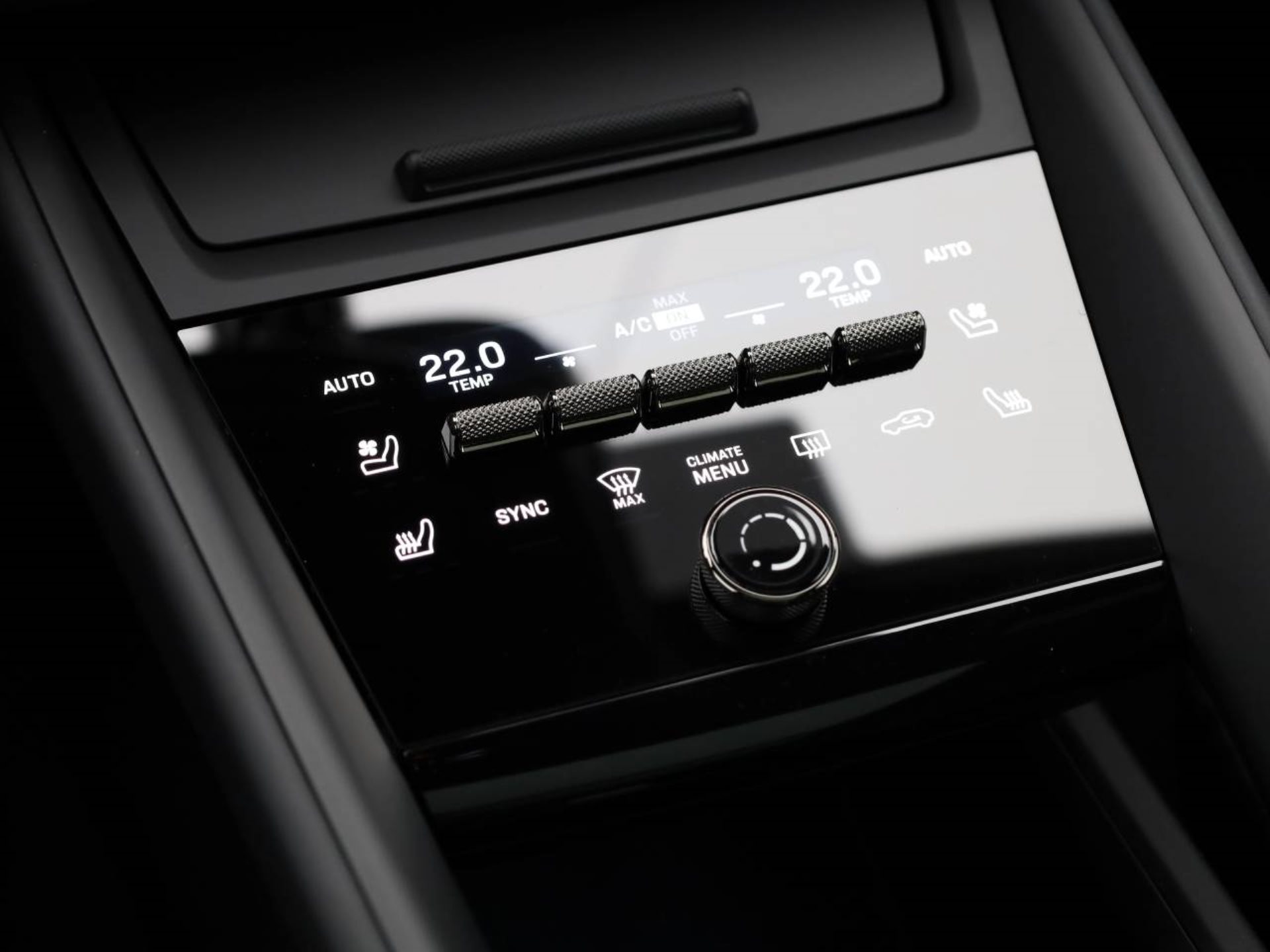 PORSCHE Macan Turbo-image-15