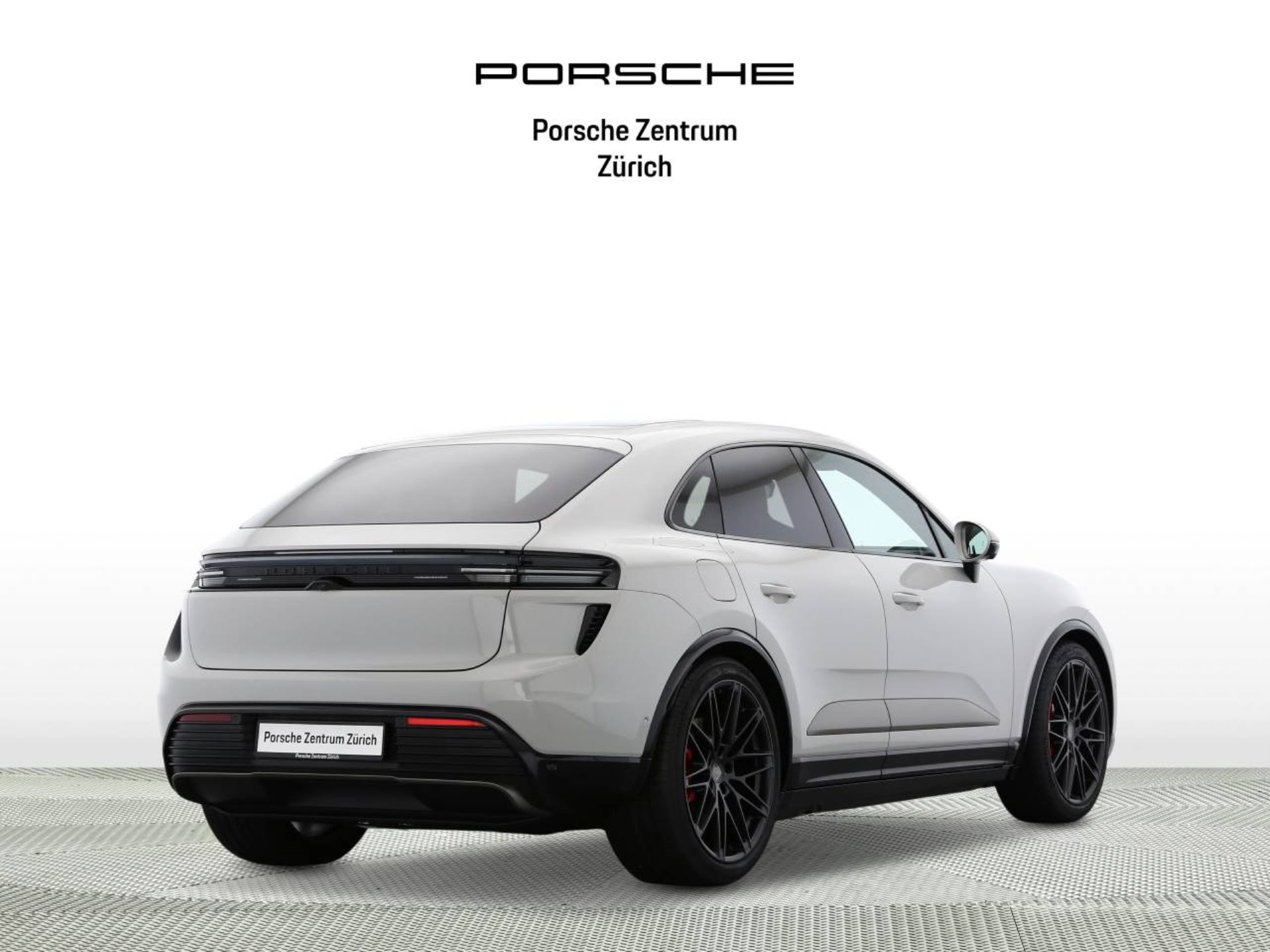 PORSCHE Macan Turbo-image-1