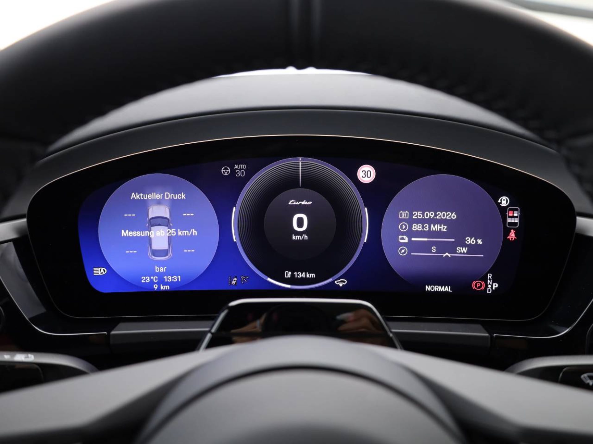 PORSCHE Macan Turbo-image-9