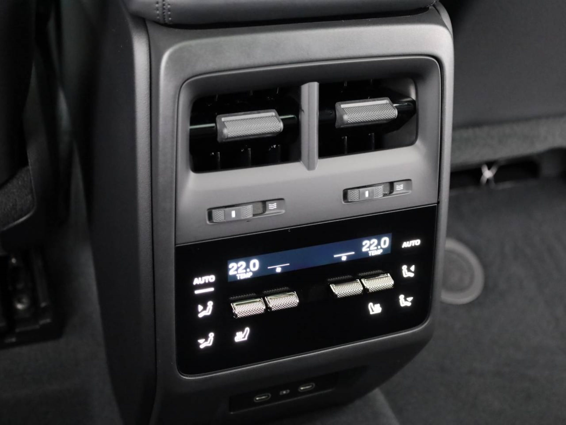 PORSCHE Macan Turbo-image-19