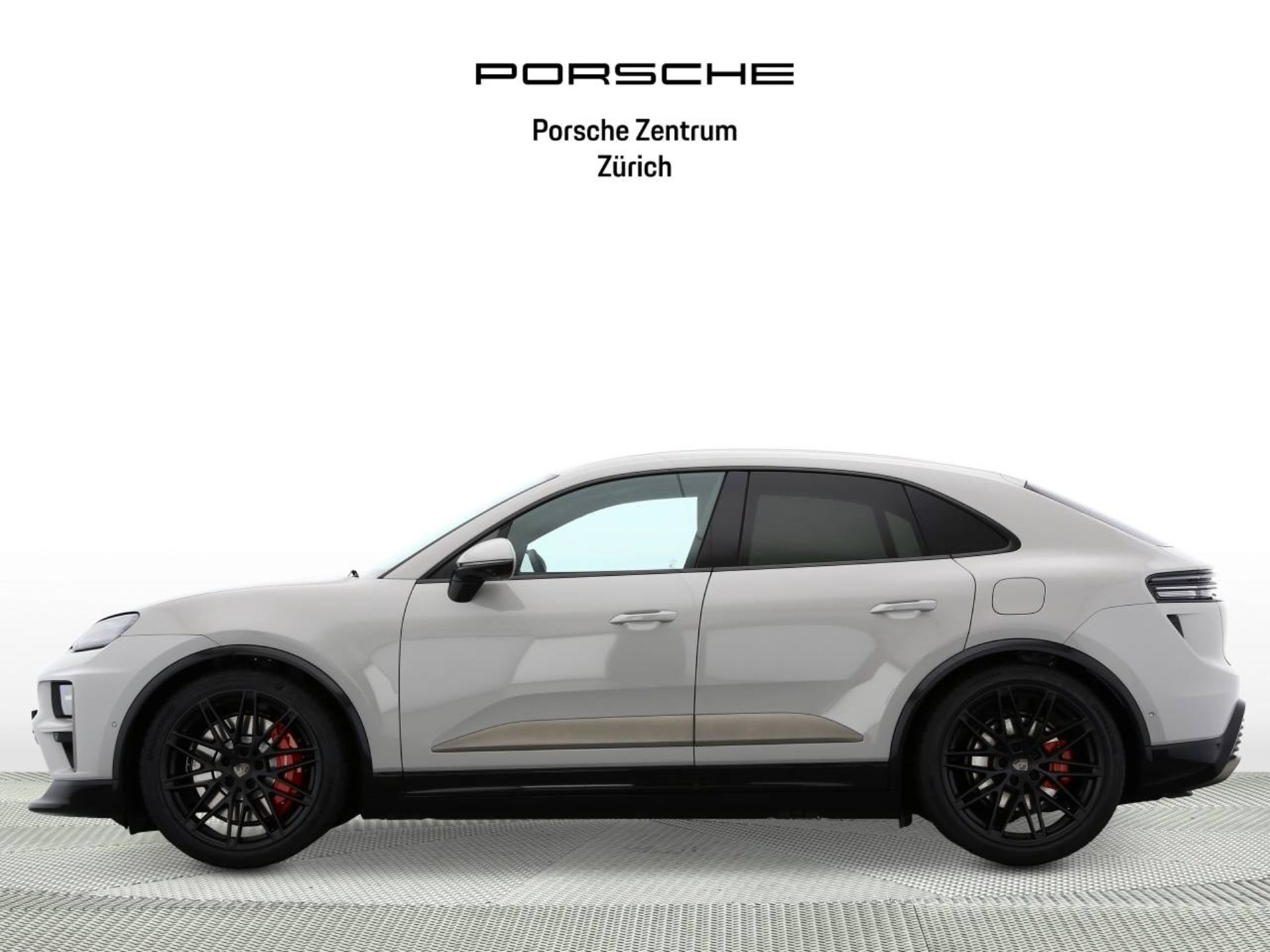 PORSCHE Macan Turbo-image-5