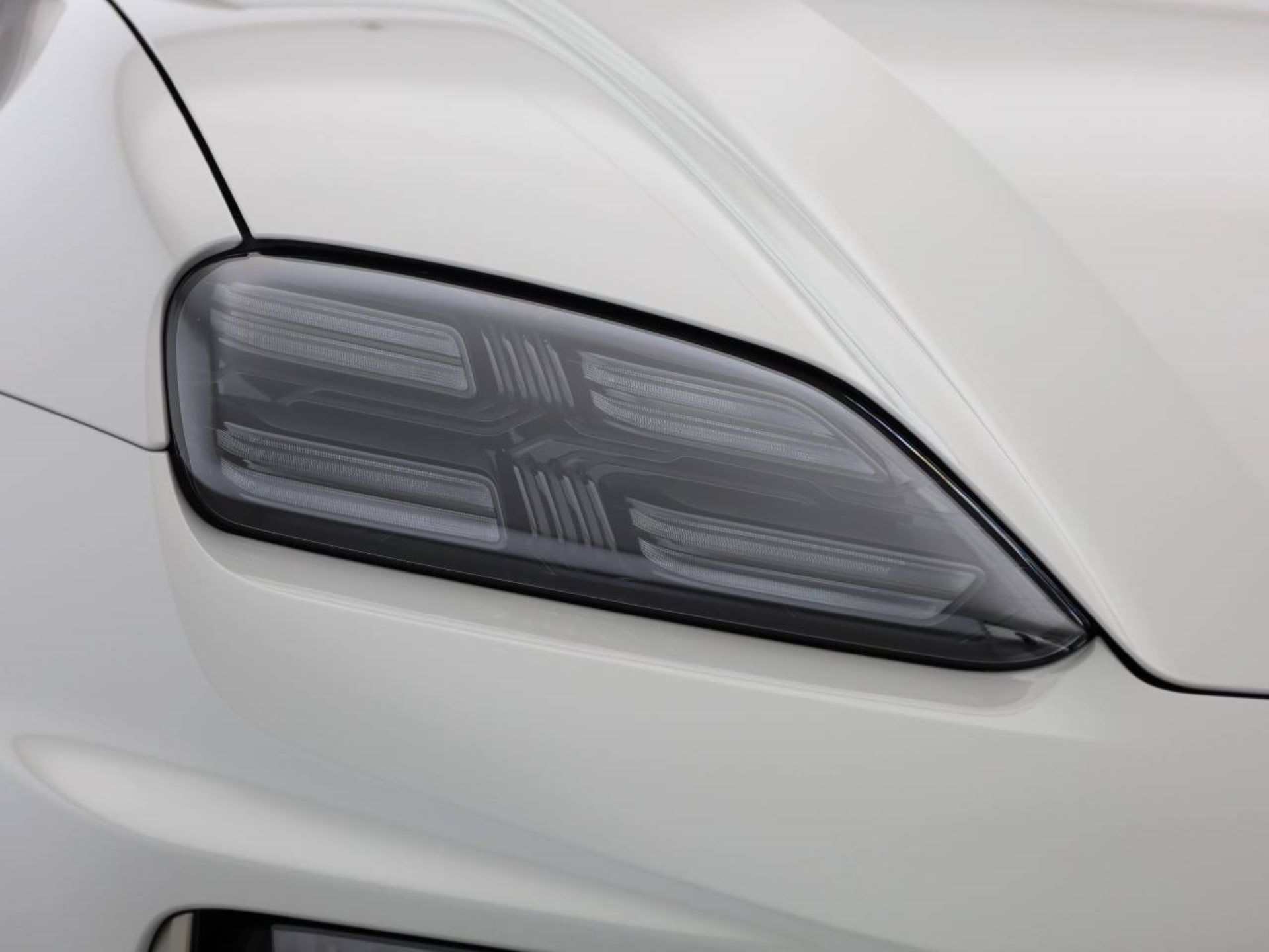 PORSCHE Macan Turbo-image-7