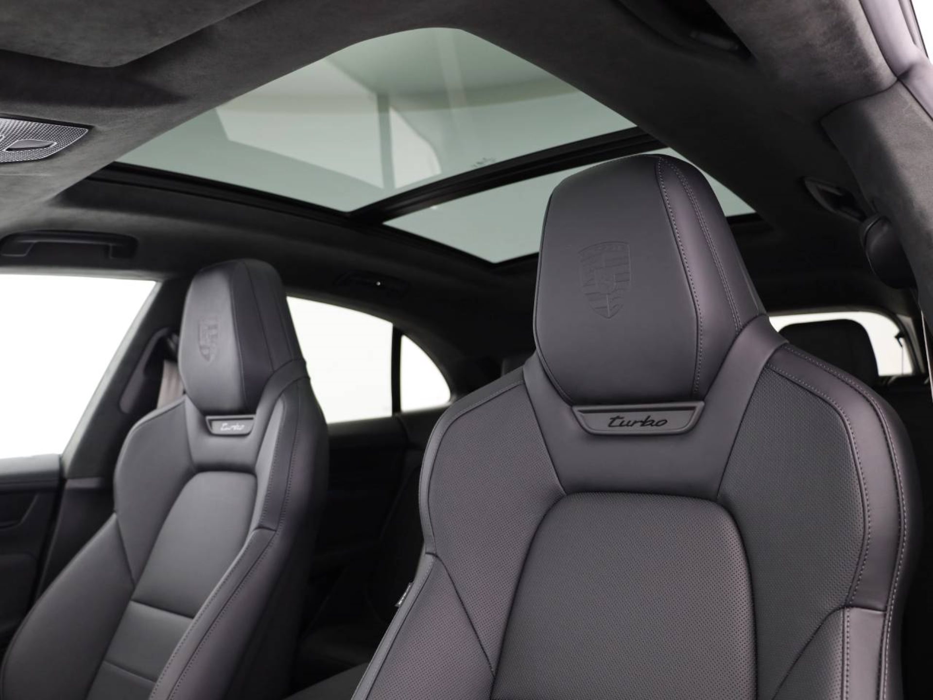 PORSCHE Macan Turbo-image-16