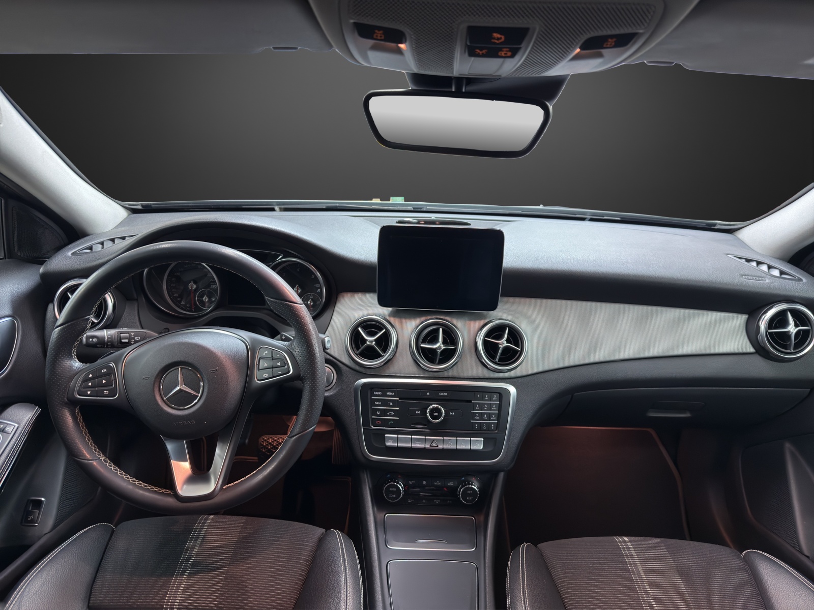 MERCEDES-BENZ GLA 200 d Urban 4Matic-image-10
