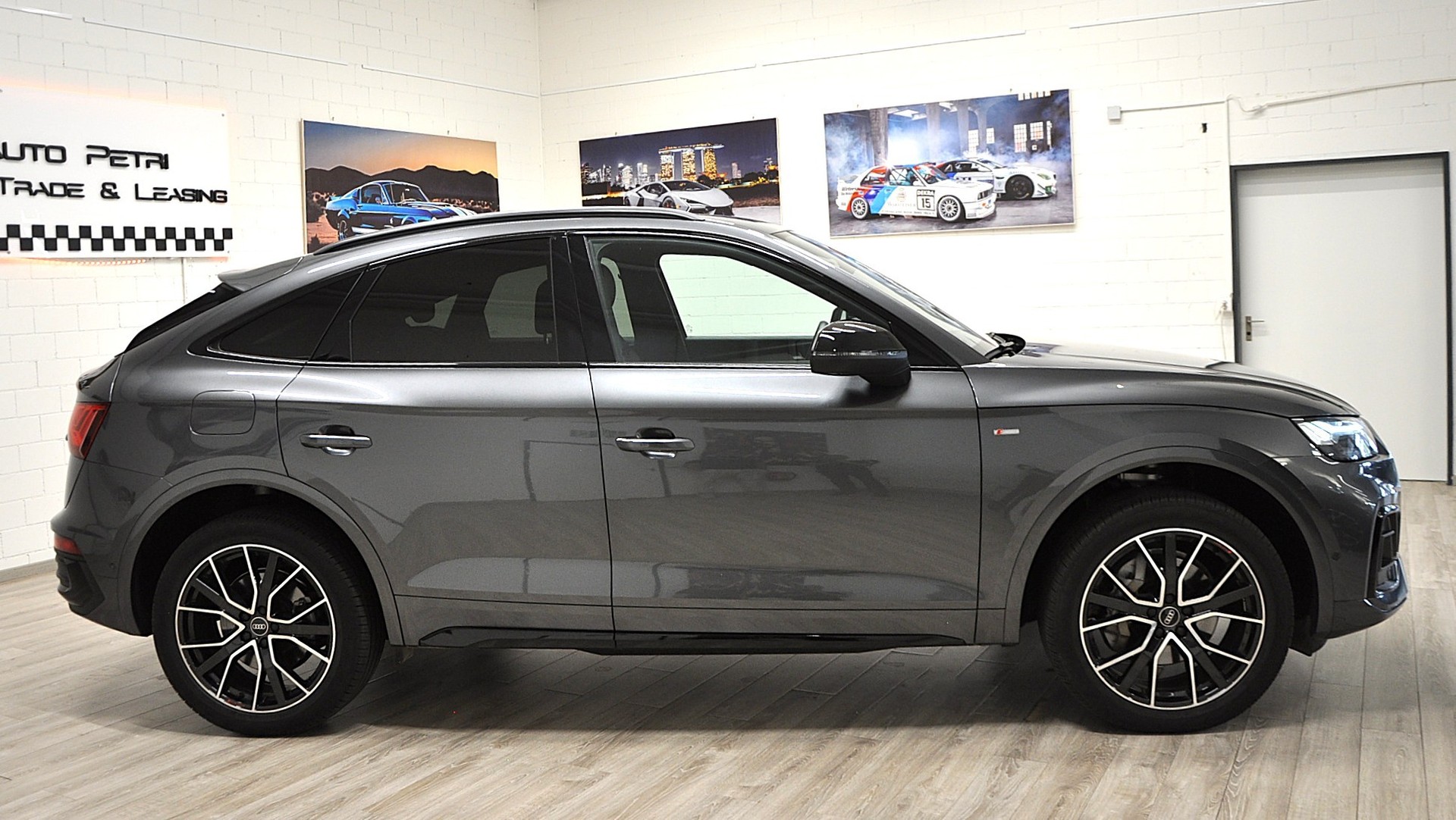 AUDI Q5 Sportback 40 TDI Blackedition quattro S-tronic-image-4