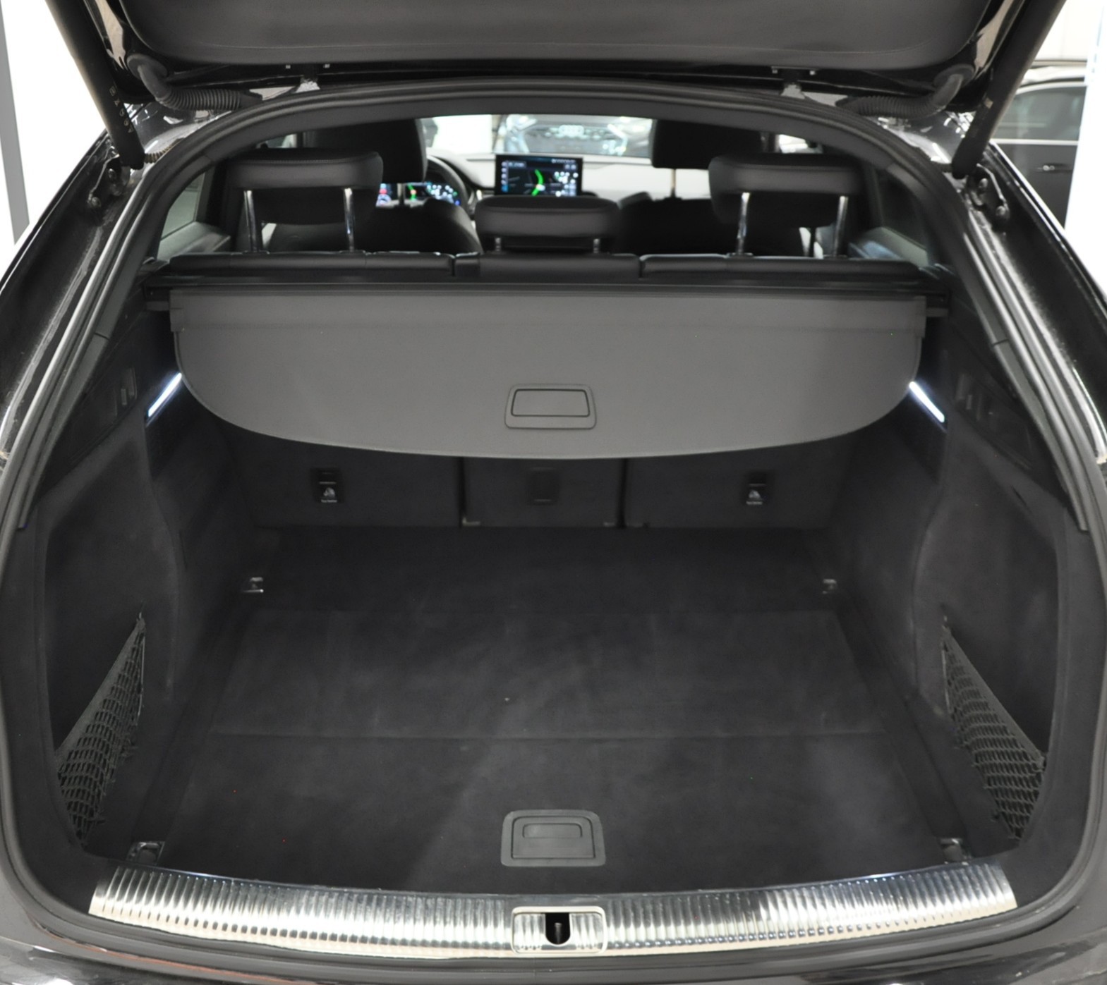 AUDI Q5 Sportback 40 TDI Blackedition quattro S-tronic-image-27