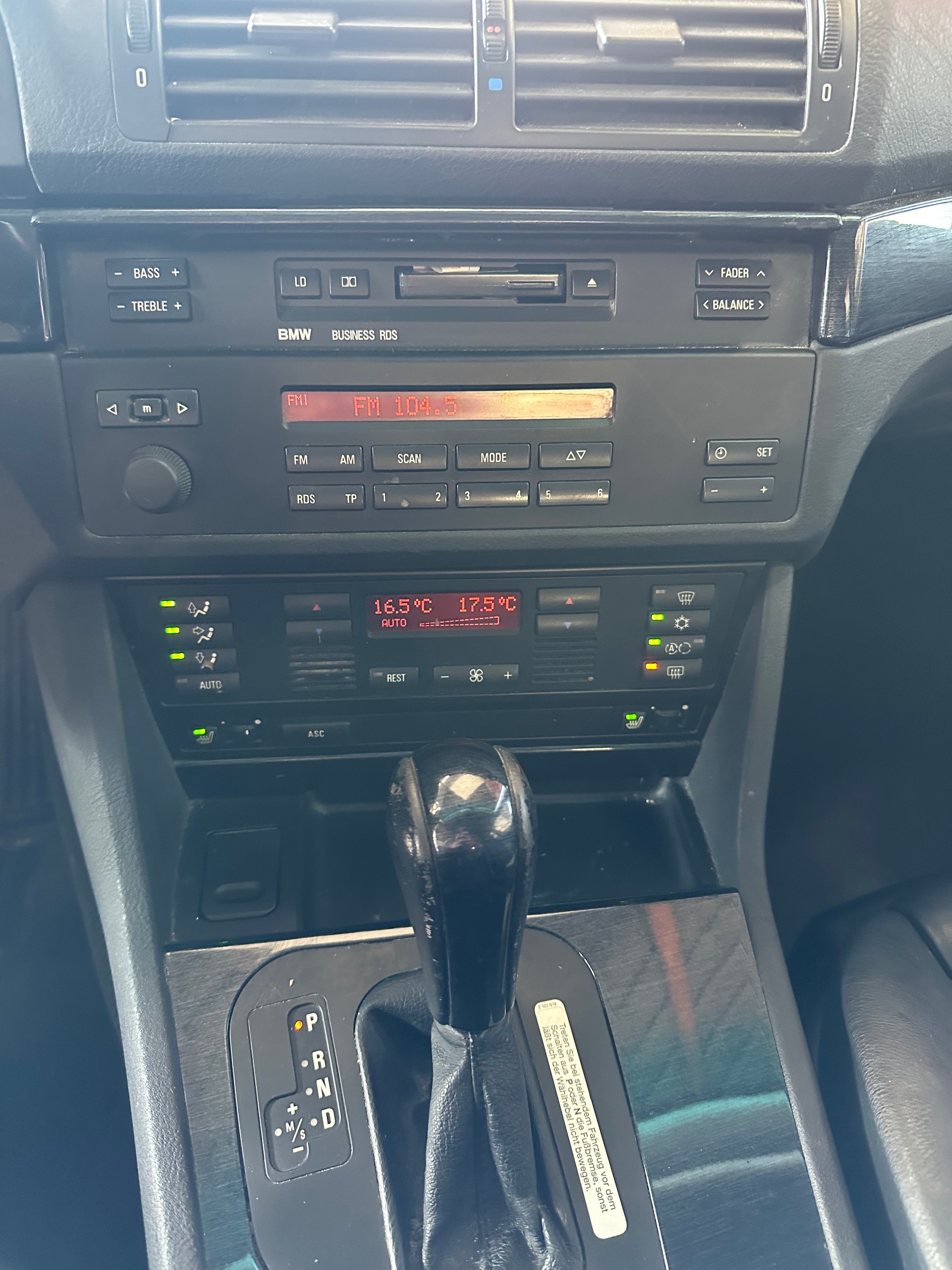 BMW 528i-image-7