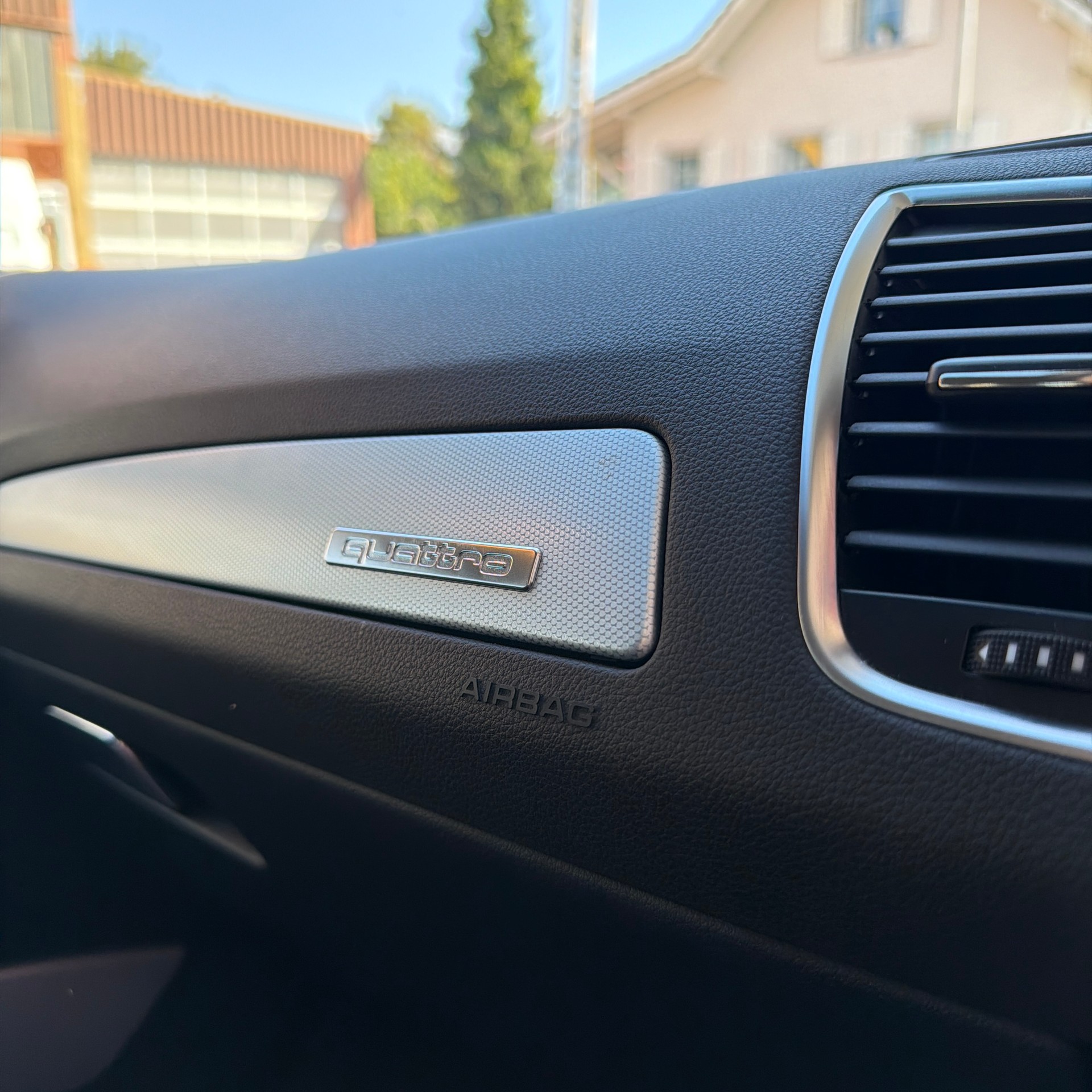 AUDI Q5 2.0 TFSI quattro-image-12
