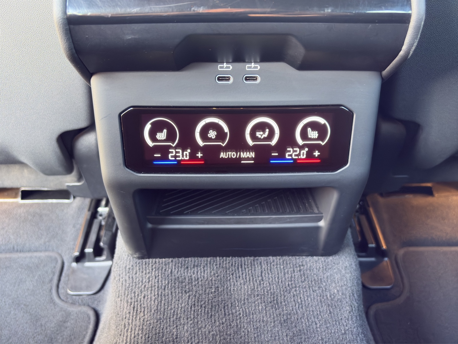 BMW 520d xDrive Touring-image-14