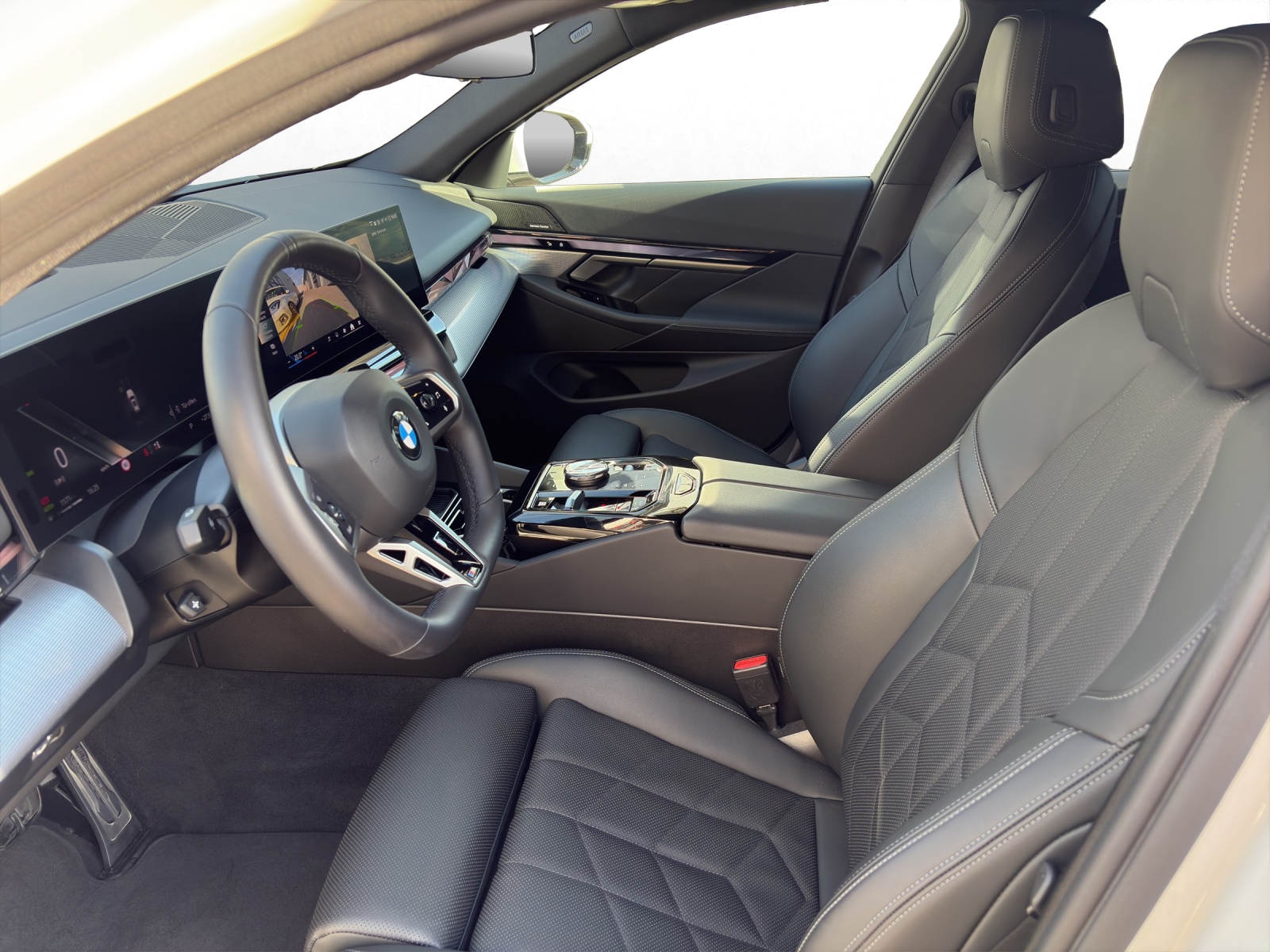 BMW 520d xDrive Touring-image-9