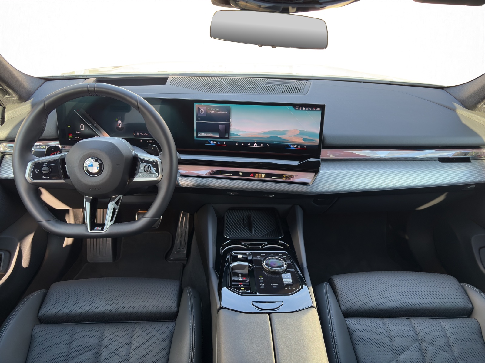 BMW 520d xDrive Touring-image-12