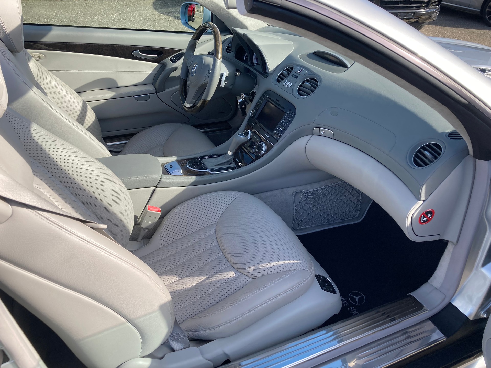 MERCEDES-BENZ SL 500 7G-Tronic AMG Line *Panodach*Vollausstattung*-image-10