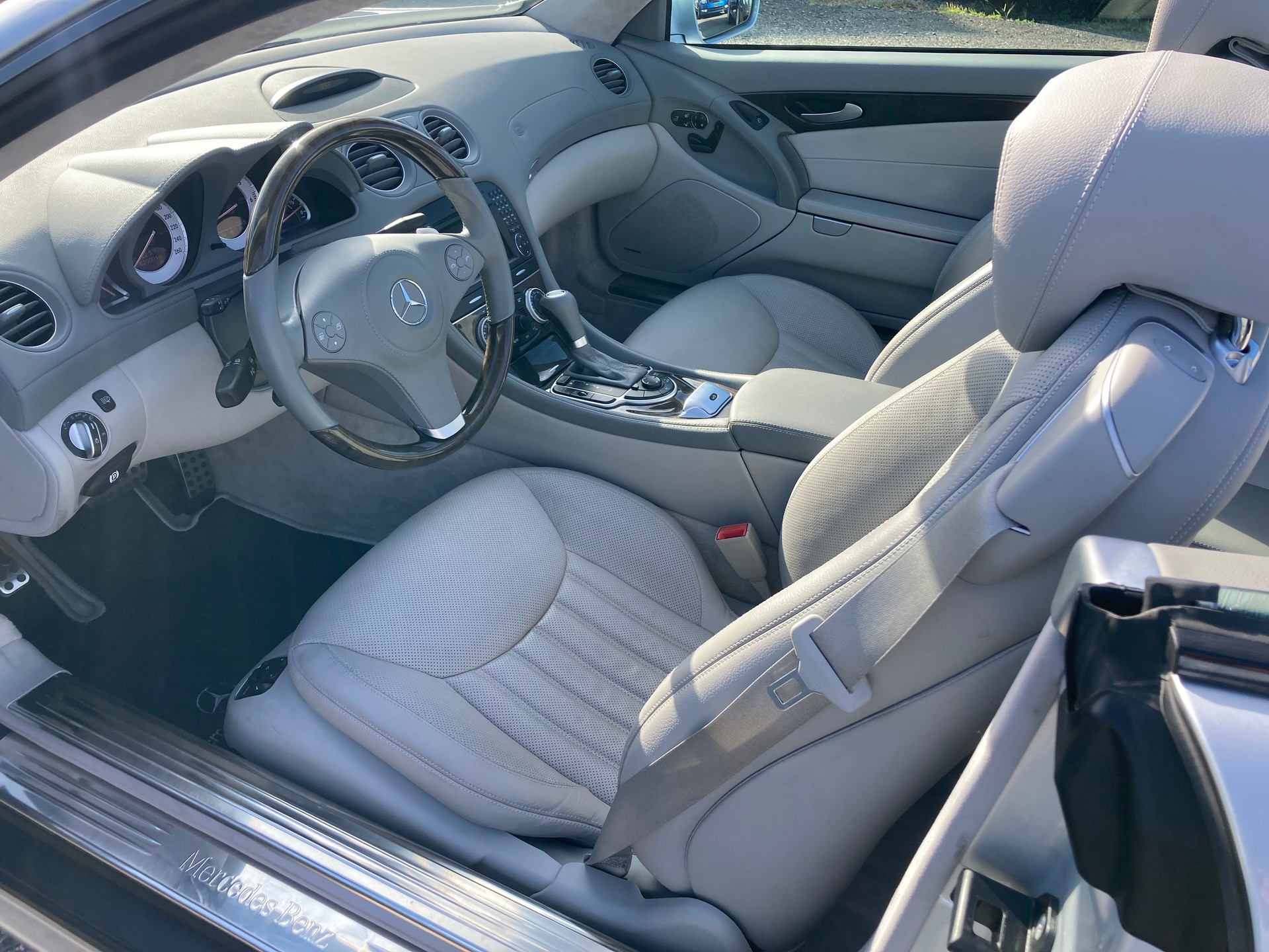 MERCEDES-BENZ SL 500 7G-Tronic AMG Line *Panodach*Vollausstattung*-image-8