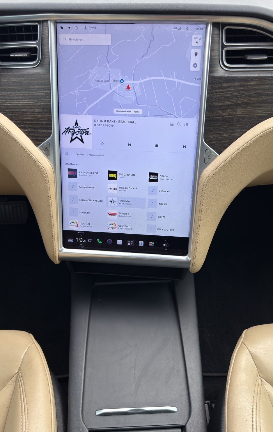 TESLA Model S 90 D-image-11