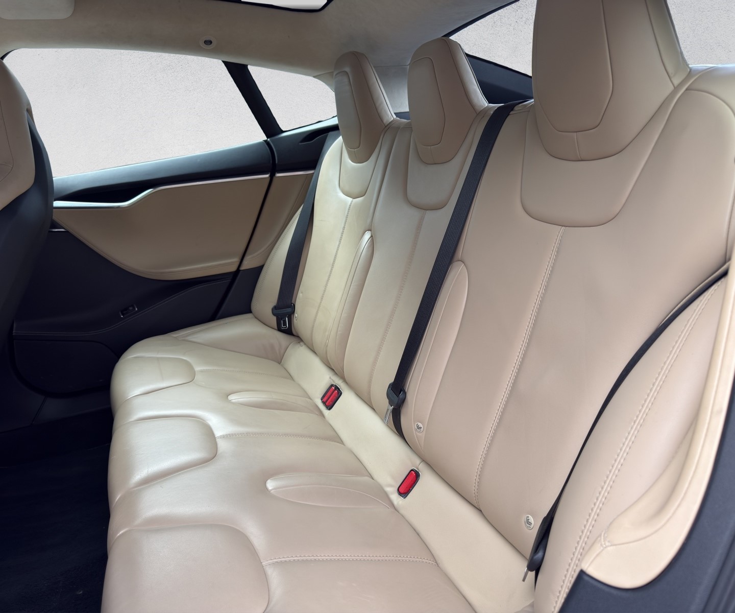 TESLA Model S 90 D-image-15
