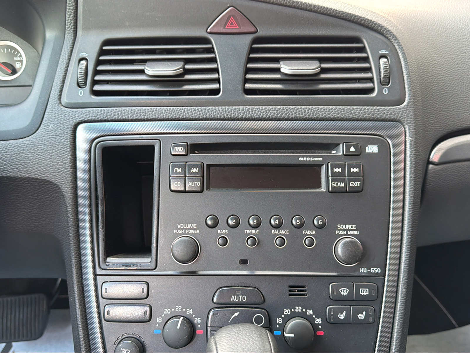VOLVO V70 D5 Momentum-image-9