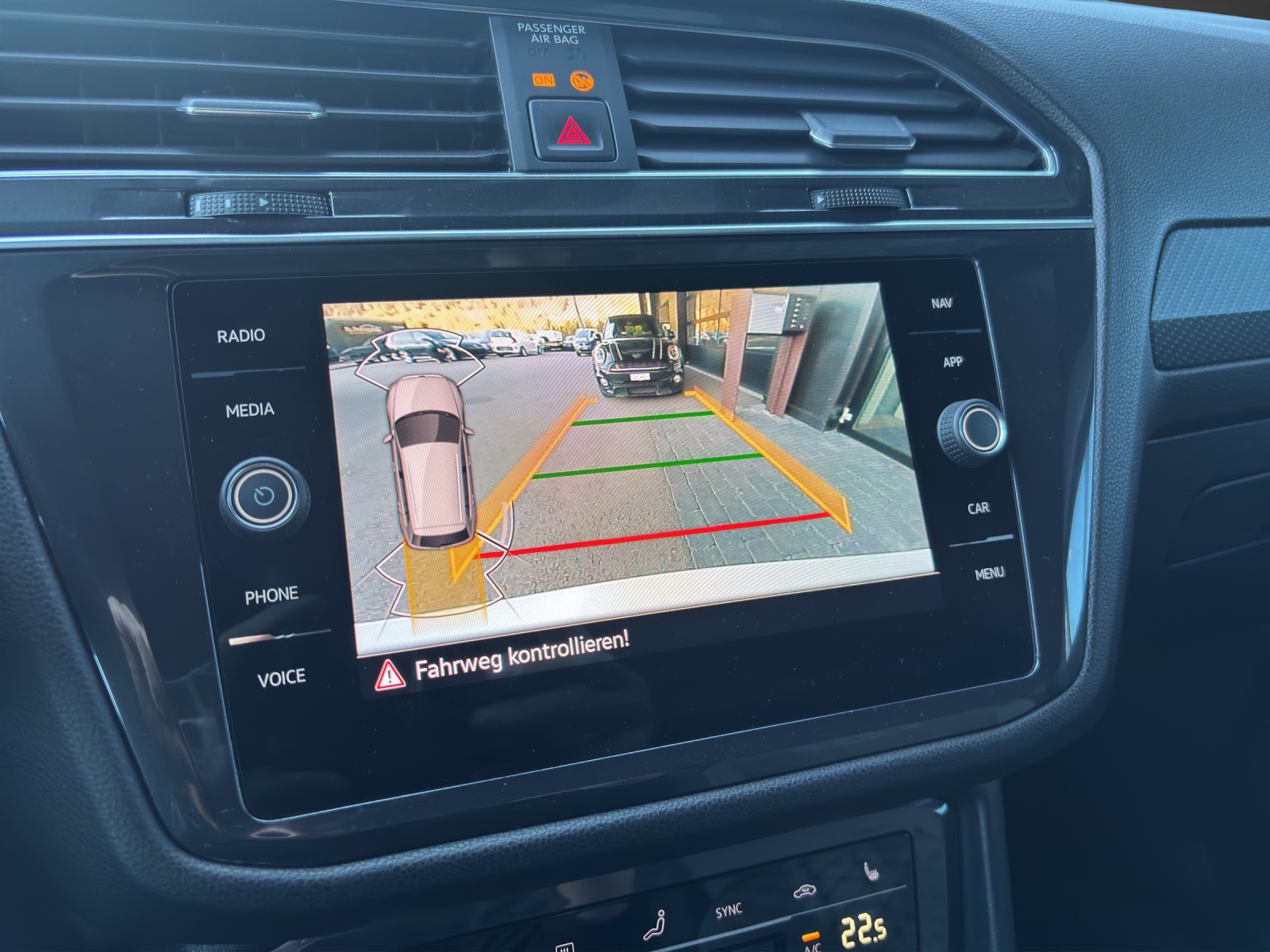 VW Tiguan Allspace 2.0 TDI SCR R-Line 4Motion DSG-image-5