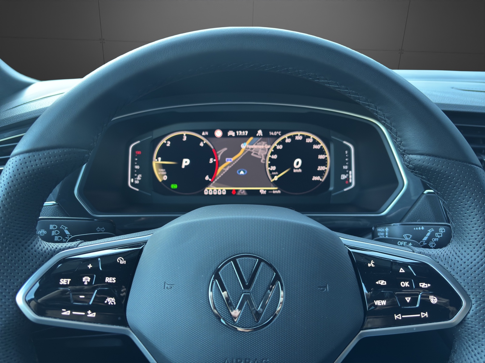 VW Tiguan Allspace 2.0 TDI SCR R-Line 4Motion DSG-image-4