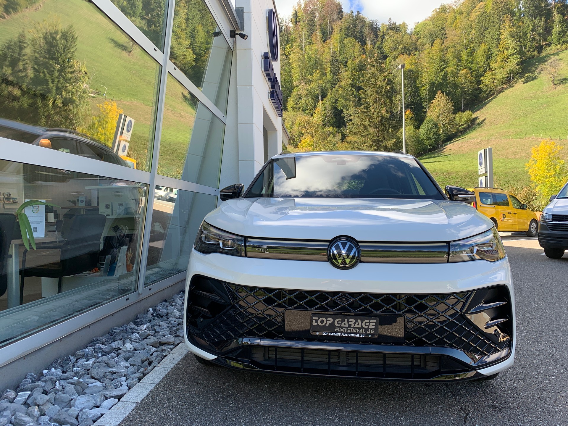 VW Tiguan 2.0 TSI DSG R-Line 4Motion-image-1