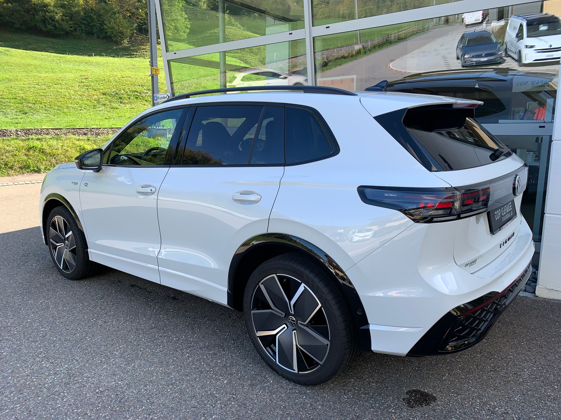 VW Tiguan 2.0 TSI DSG R-Line 4Motion-image-4