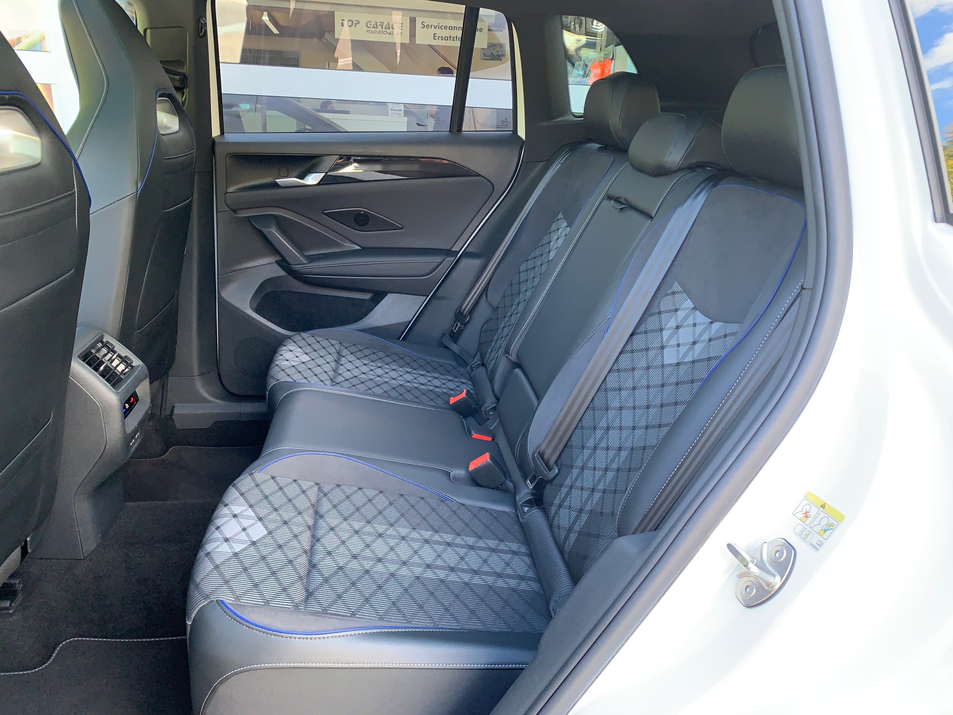VW Tiguan 2.0 TSI DSG R-Line 4Motion-image-16