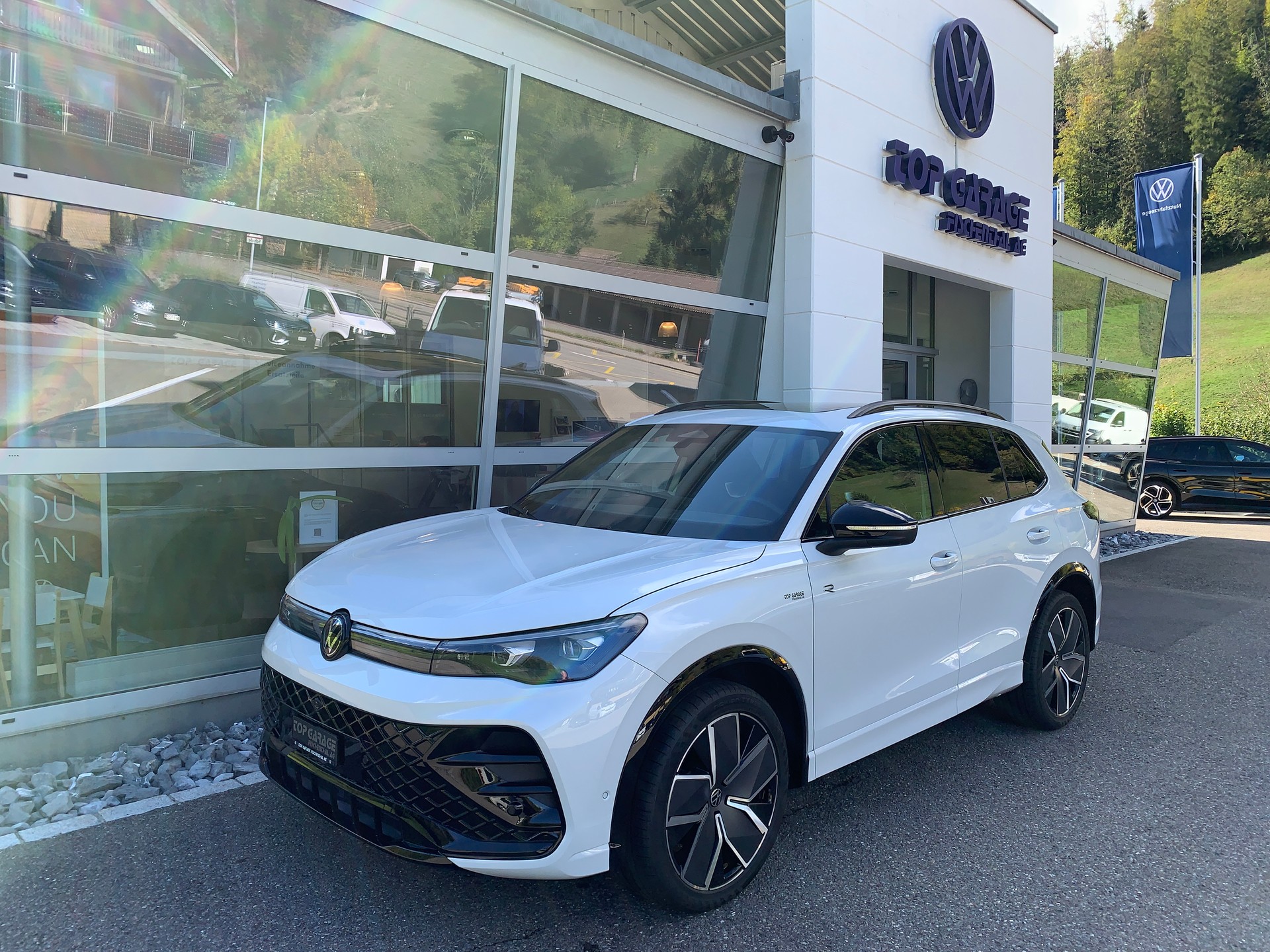 VW Tiguan 2.0 TSI DSG R-Line 4Motion-image-0