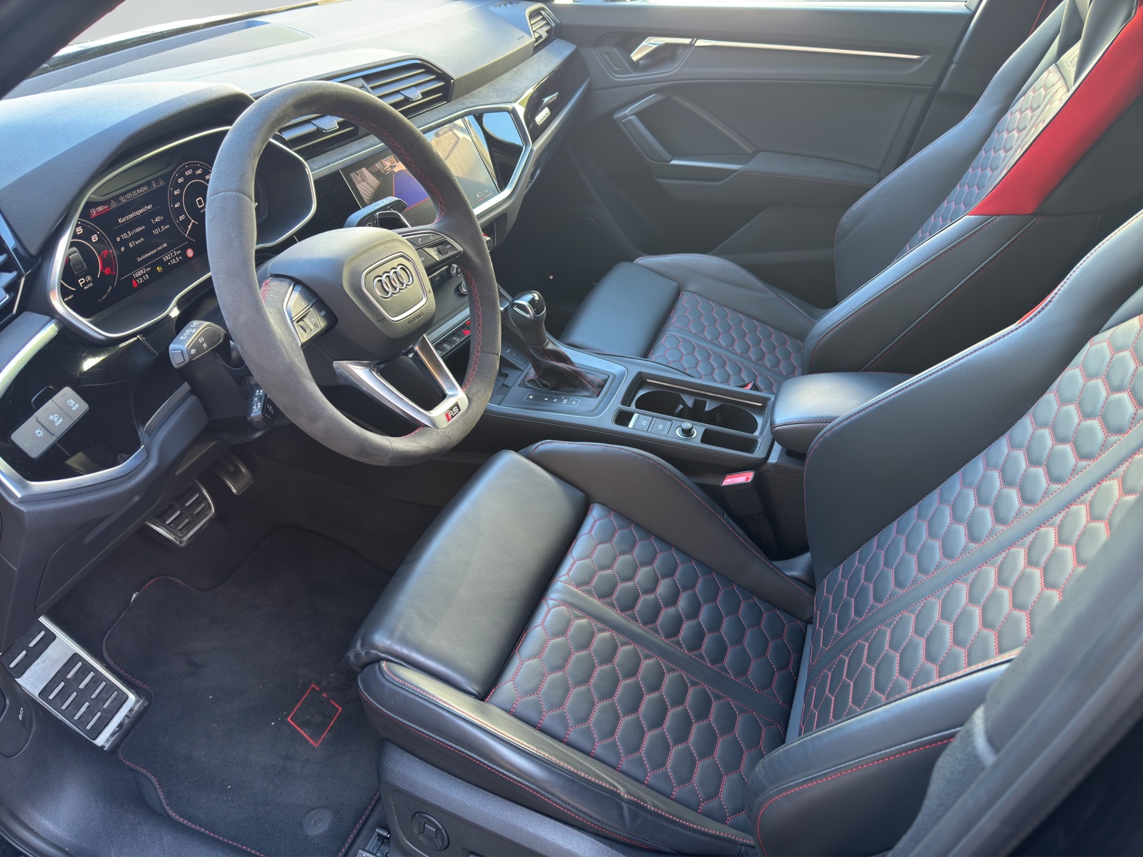 AUDI RS Q3-image-5
