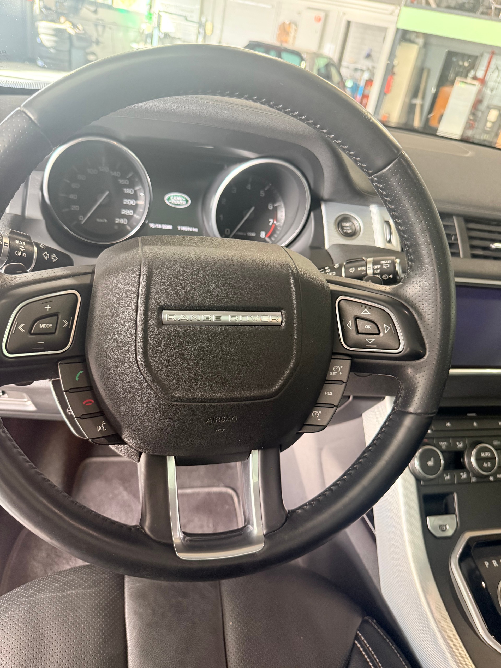 LAND ROVER Range Rover Evoque 2.0 Si4 Dynamic AT9-image-9