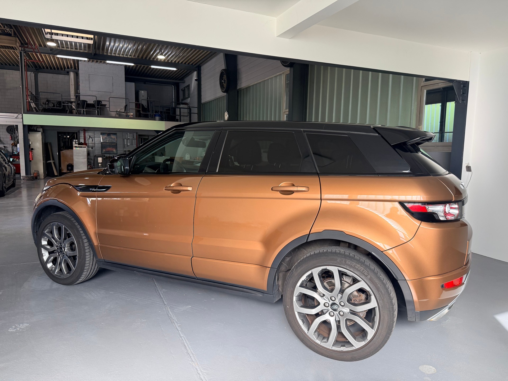 LAND ROVER Range Rover Evoque 2.0 Si4 Dynamic AT9-image-4