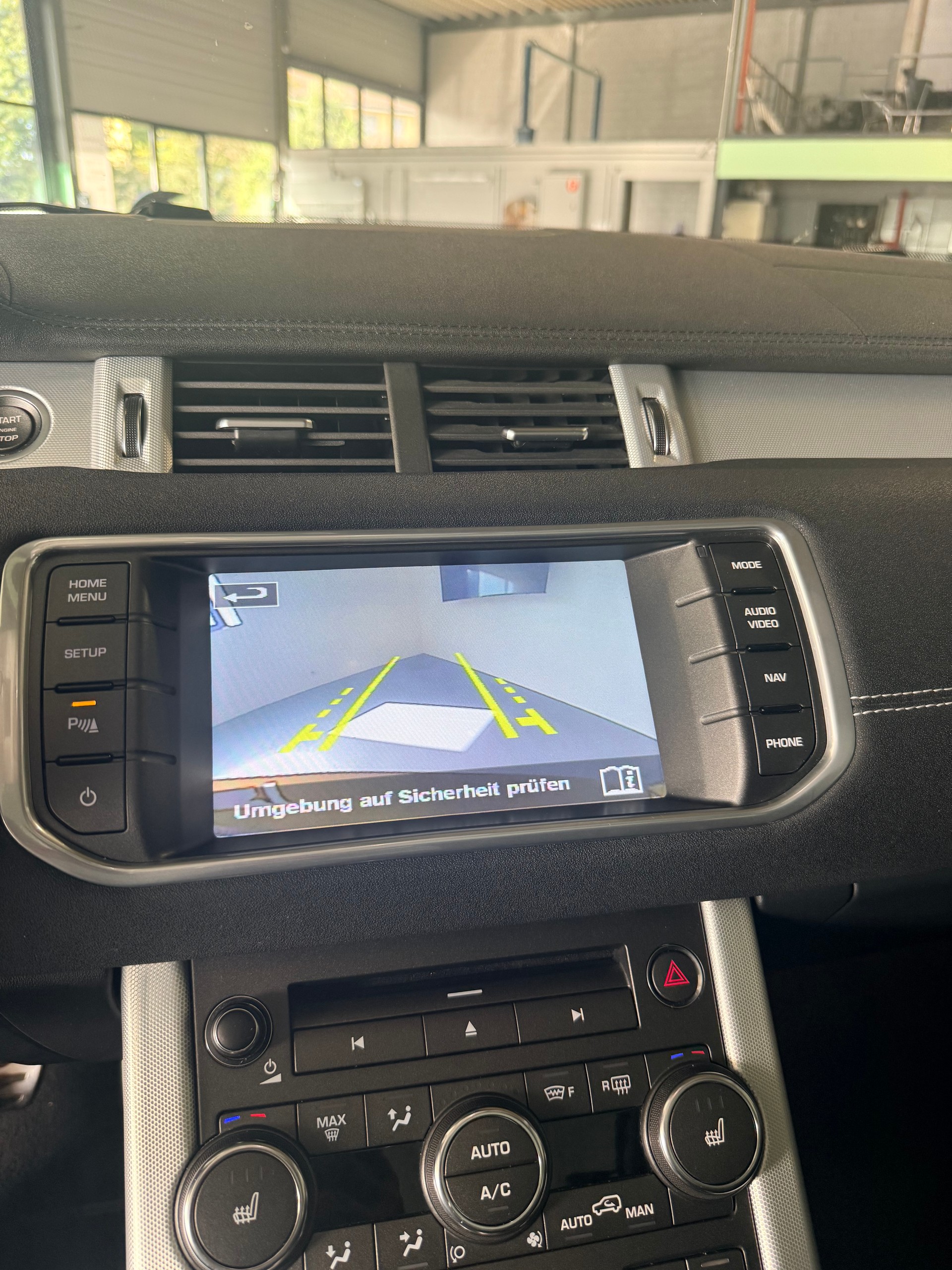 LAND ROVER Range Rover Evoque 2.0 Si4 Dynamic AT9-image-13