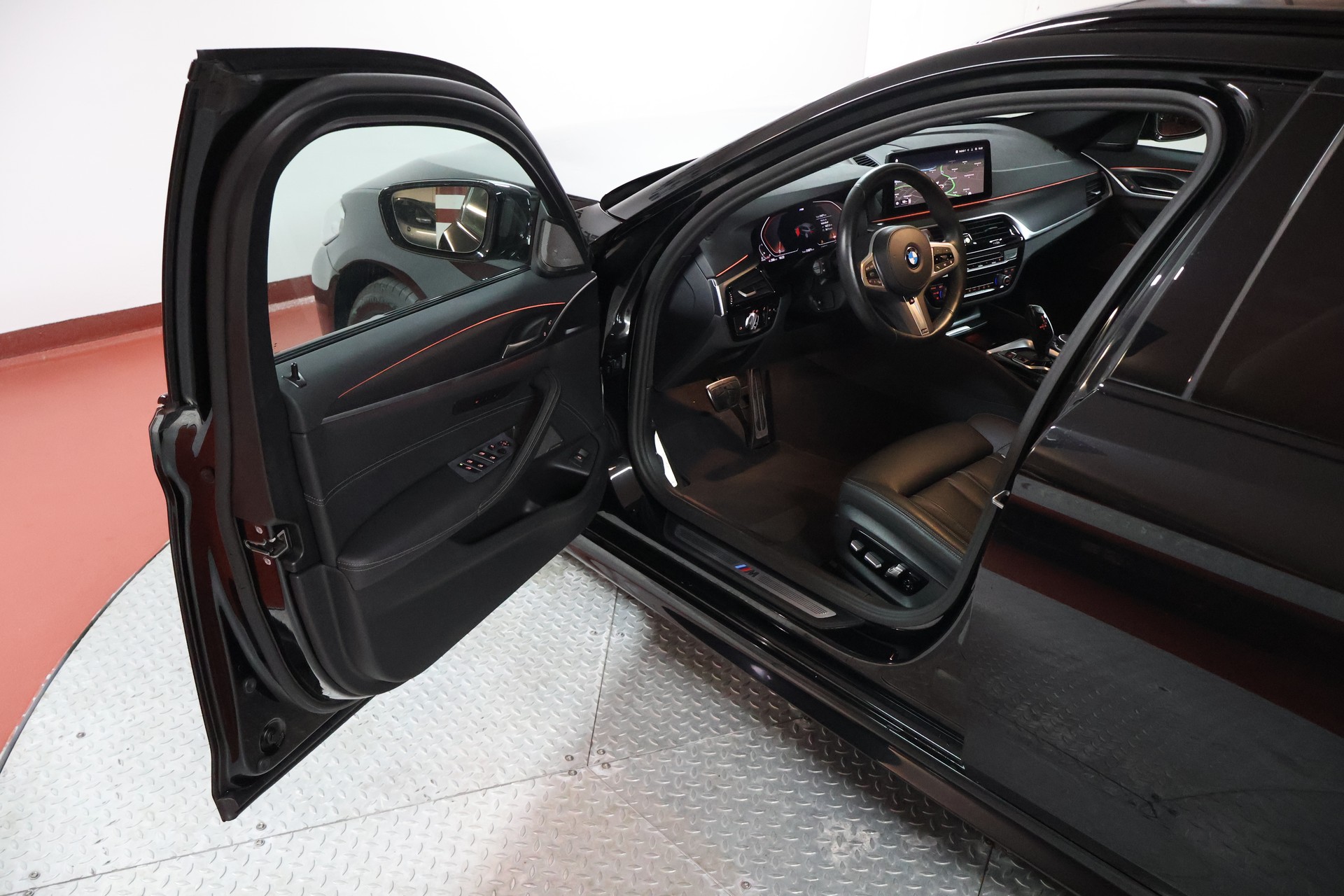 BMW 520d xDrive 48V Touring Pure M Sport Steptronic-image-3