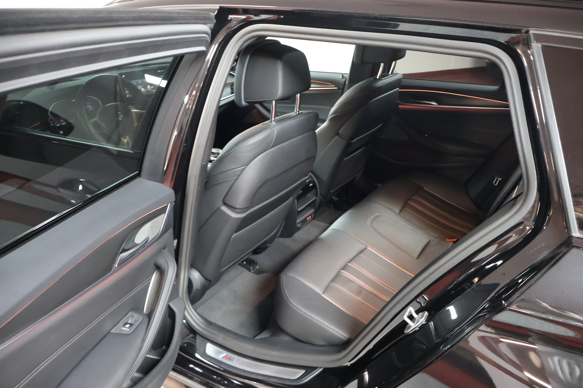 BMW 520d xDrive 48V Touring Pure M Sport Steptronic-image-15