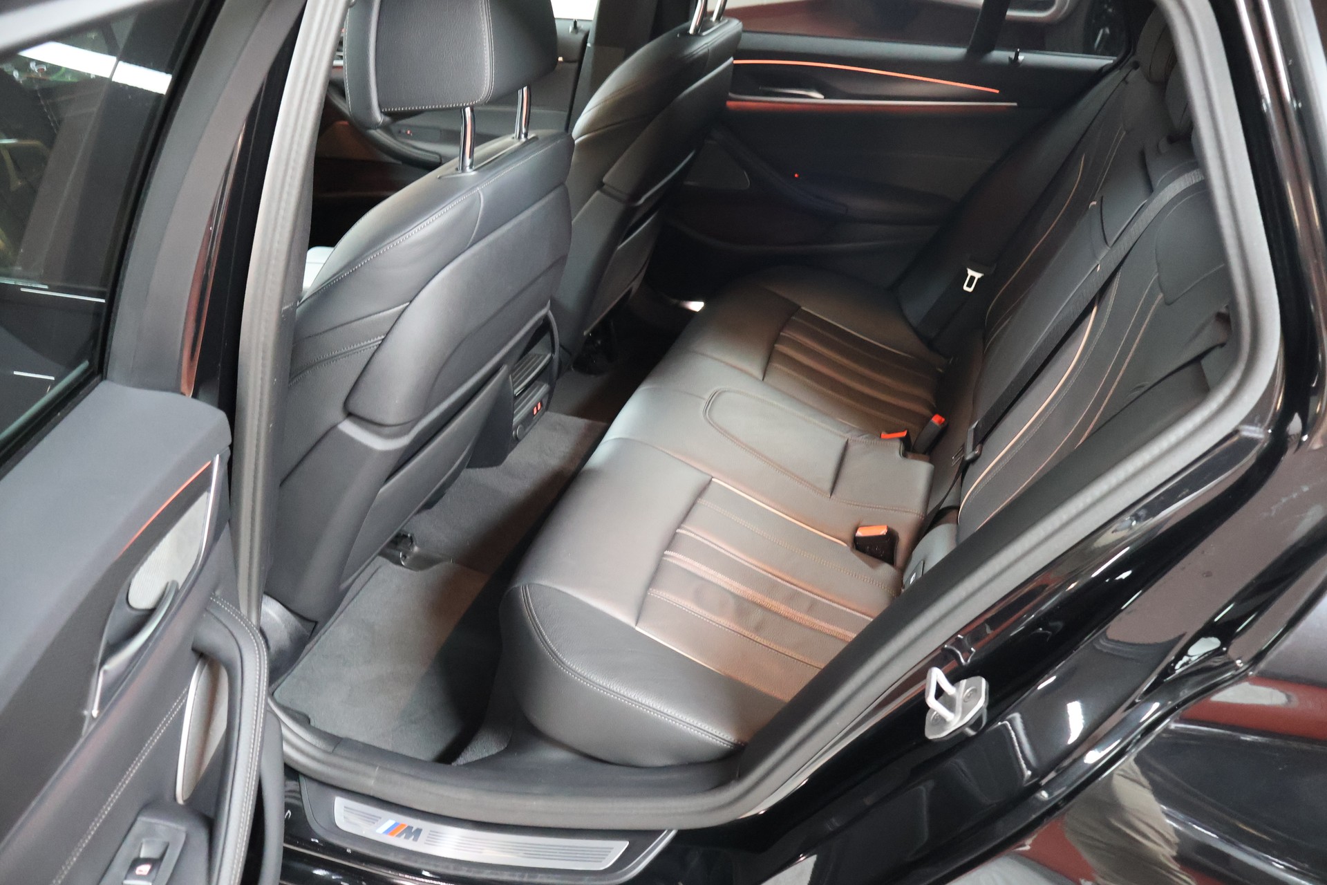 BMW 520d xDrive 48V Touring Pure M Sport Steptronic-image-16