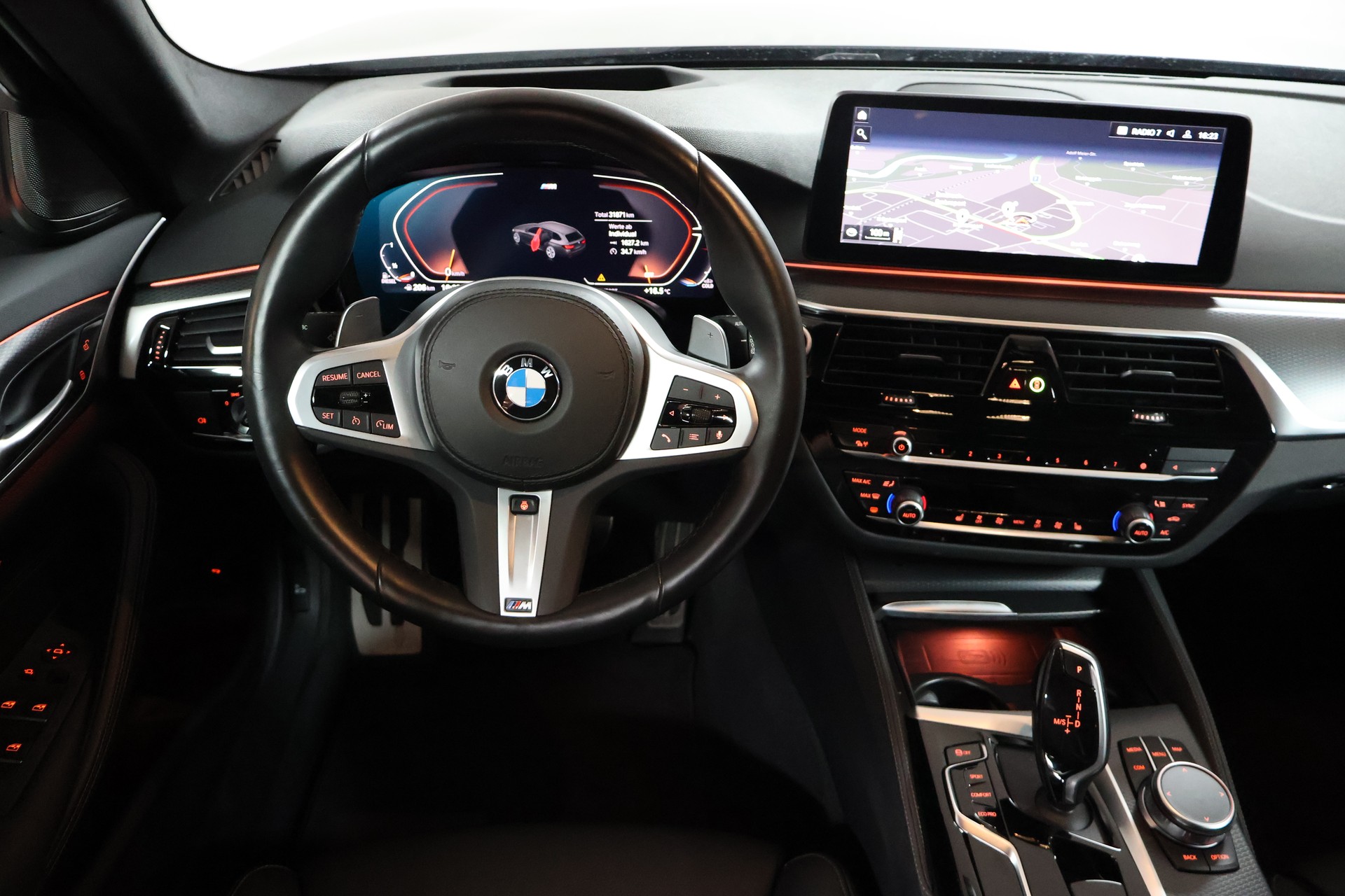 BMW 520d xDrive 48V Touring Pure M Sport Steptronic-image-8