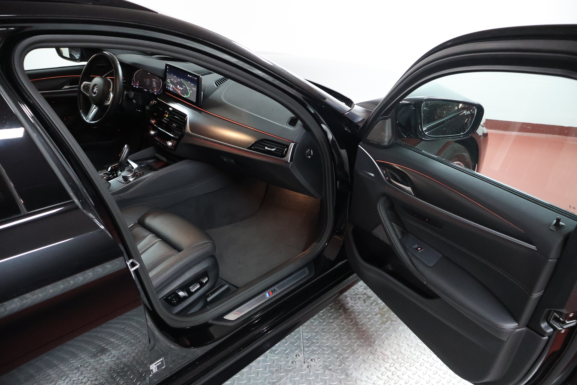 BMW 520d xDrive 48V Touring Pure M Sport Steptronic-image-13