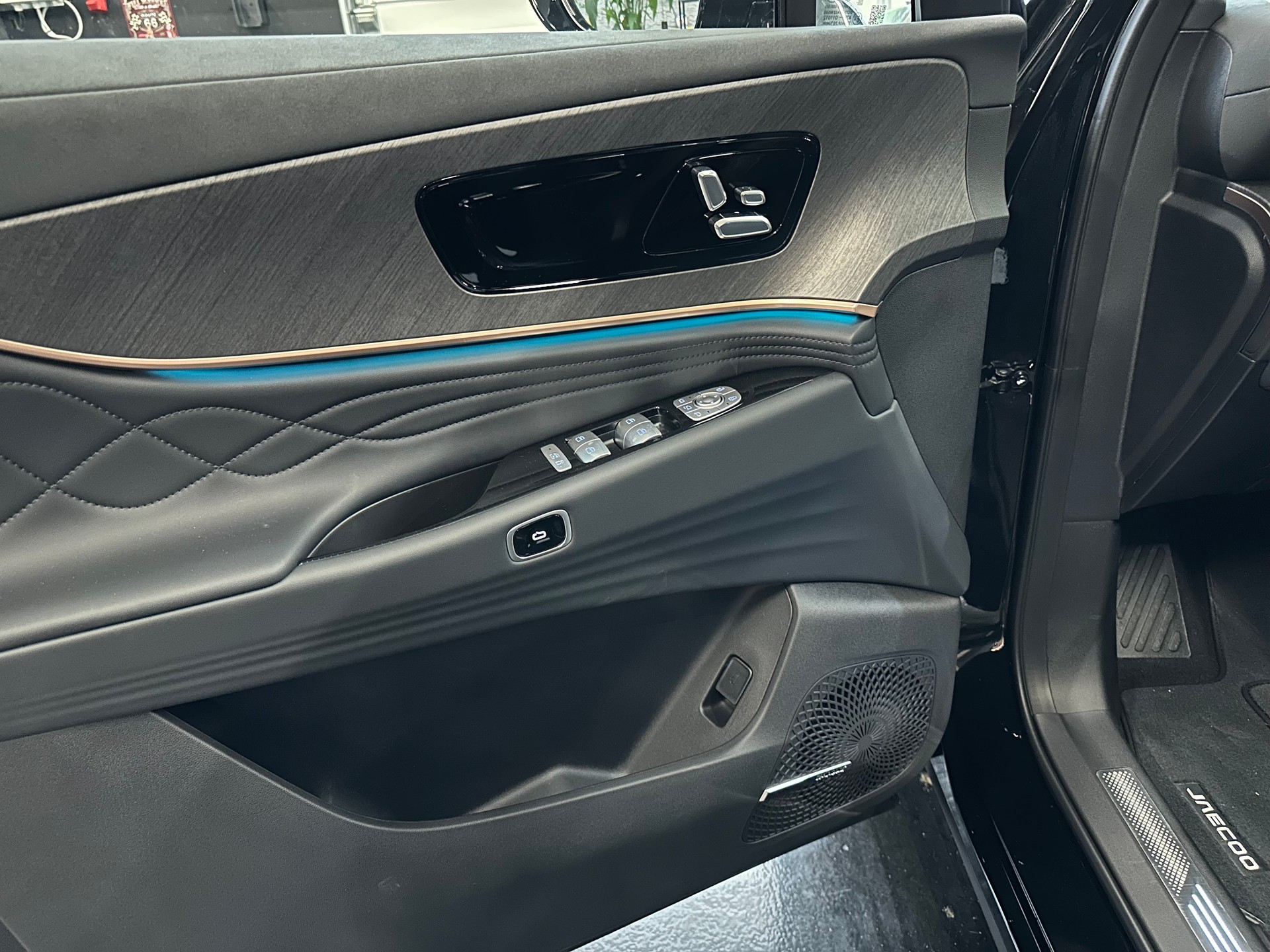 JAECOO 8 1.5TGDI SHS-P Exclusive AWD-image-24