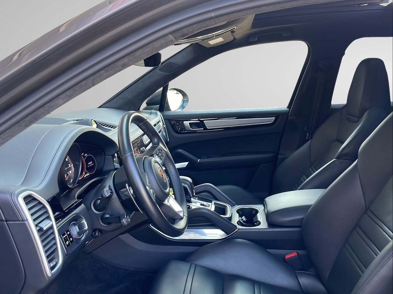 PORSCHE Cayenne Turbo S E-Hybrid-image-11