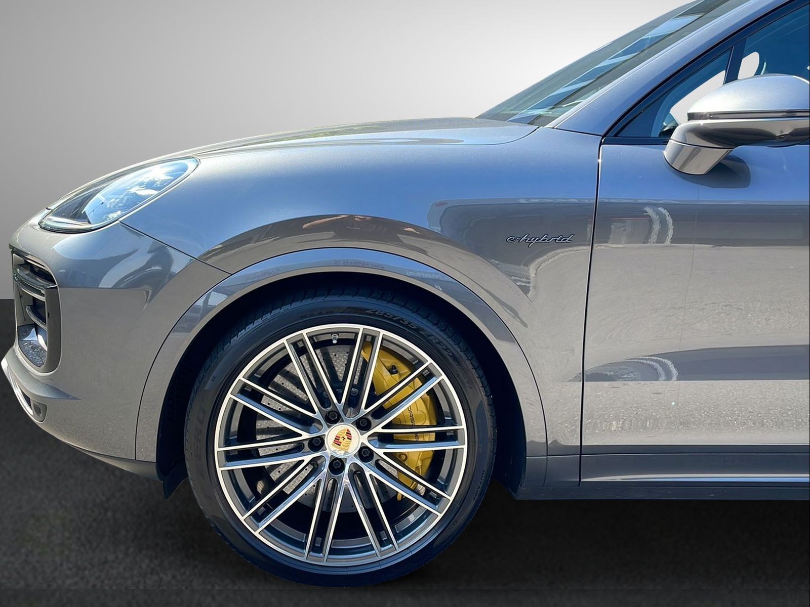 PORSCHE Cayenne Turbo S E-Hybrid-image-4
