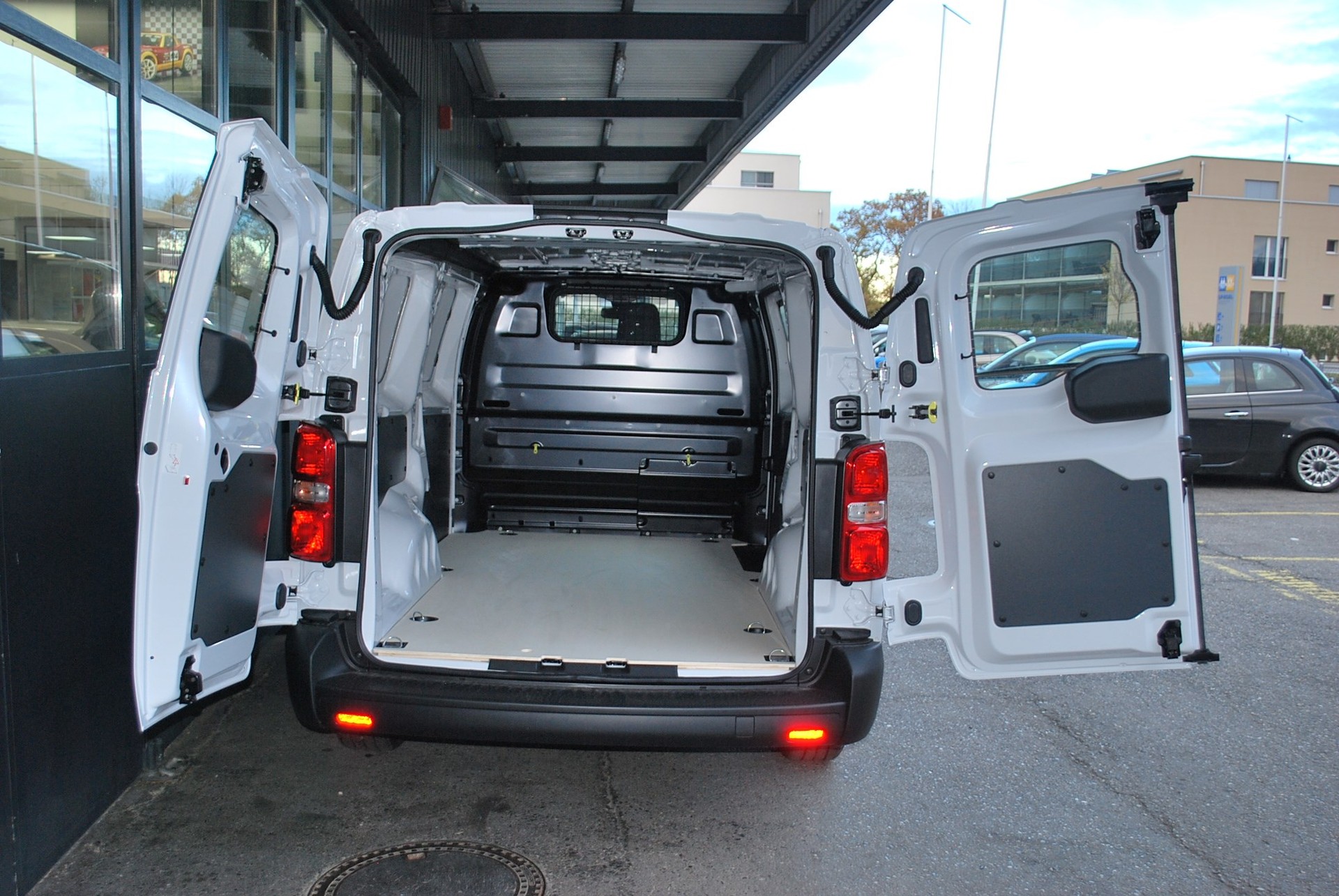 FIAT E-Scudo 50kWh L3 Business-image-4