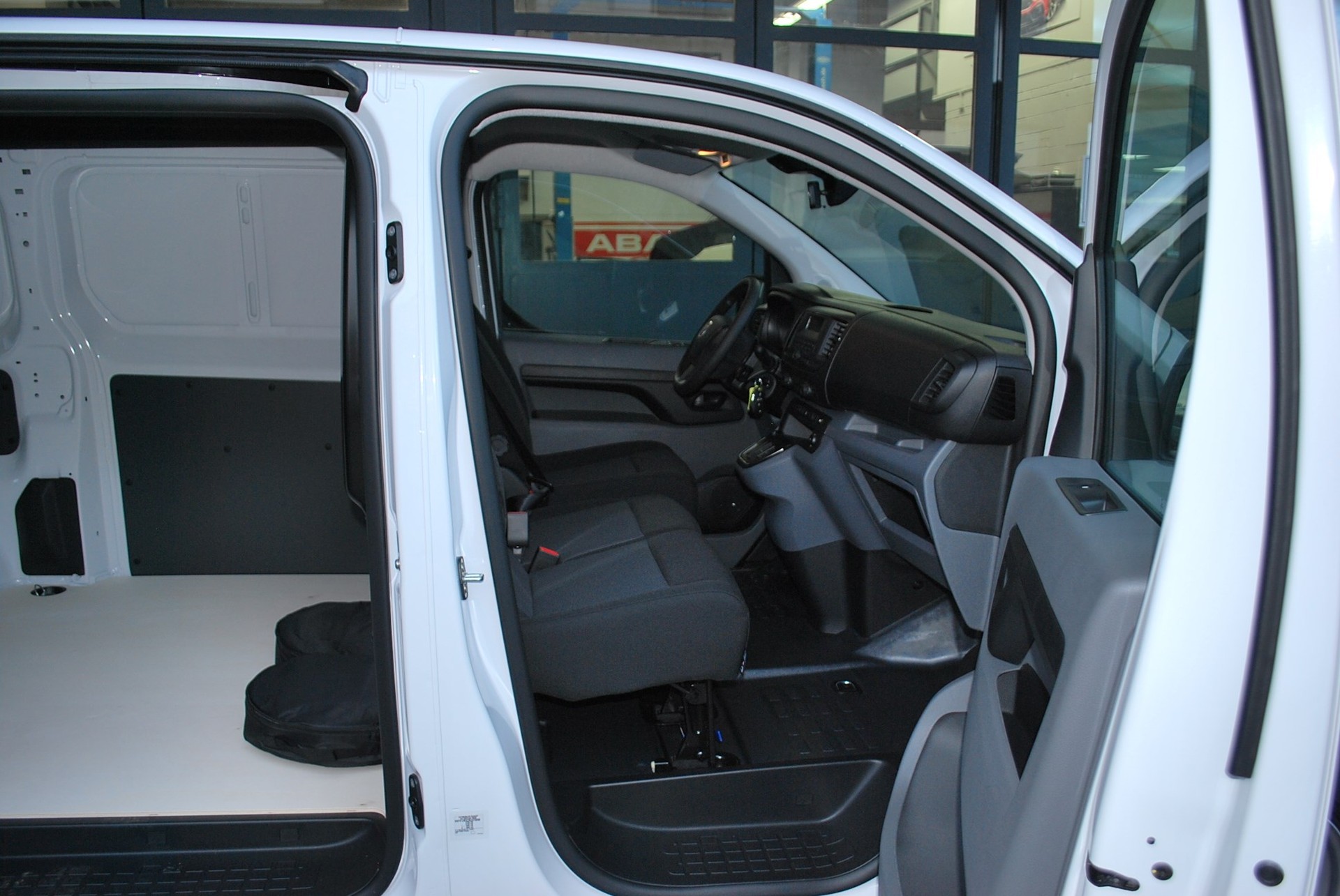 FIAT E-Scudo 50kWh L3 Business-image-6
