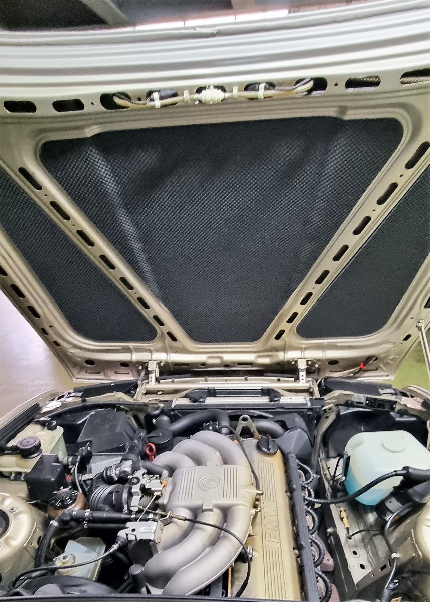 BMW 325i A-image-13