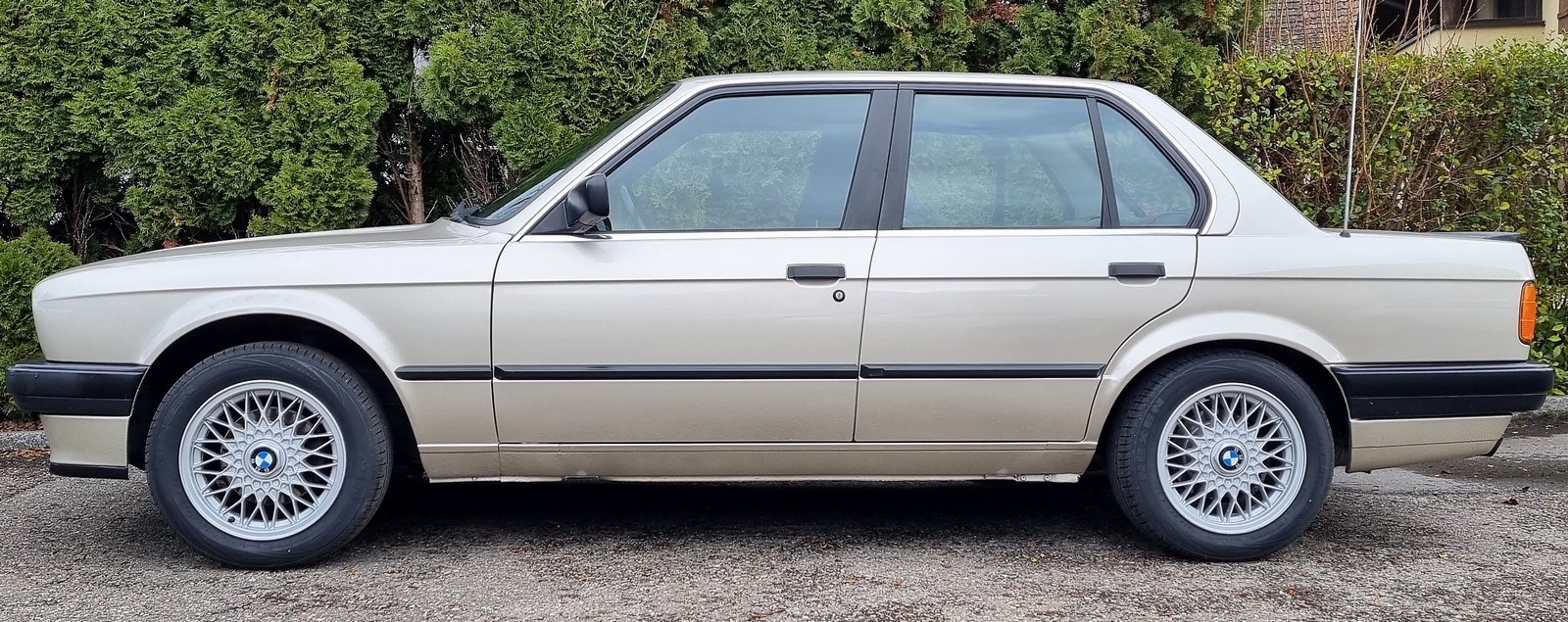 BMW 325i A-image-2