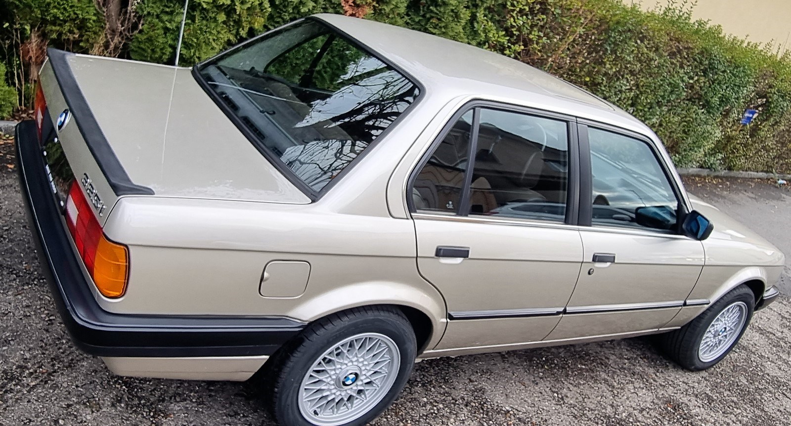 BMW 325i A-image-9